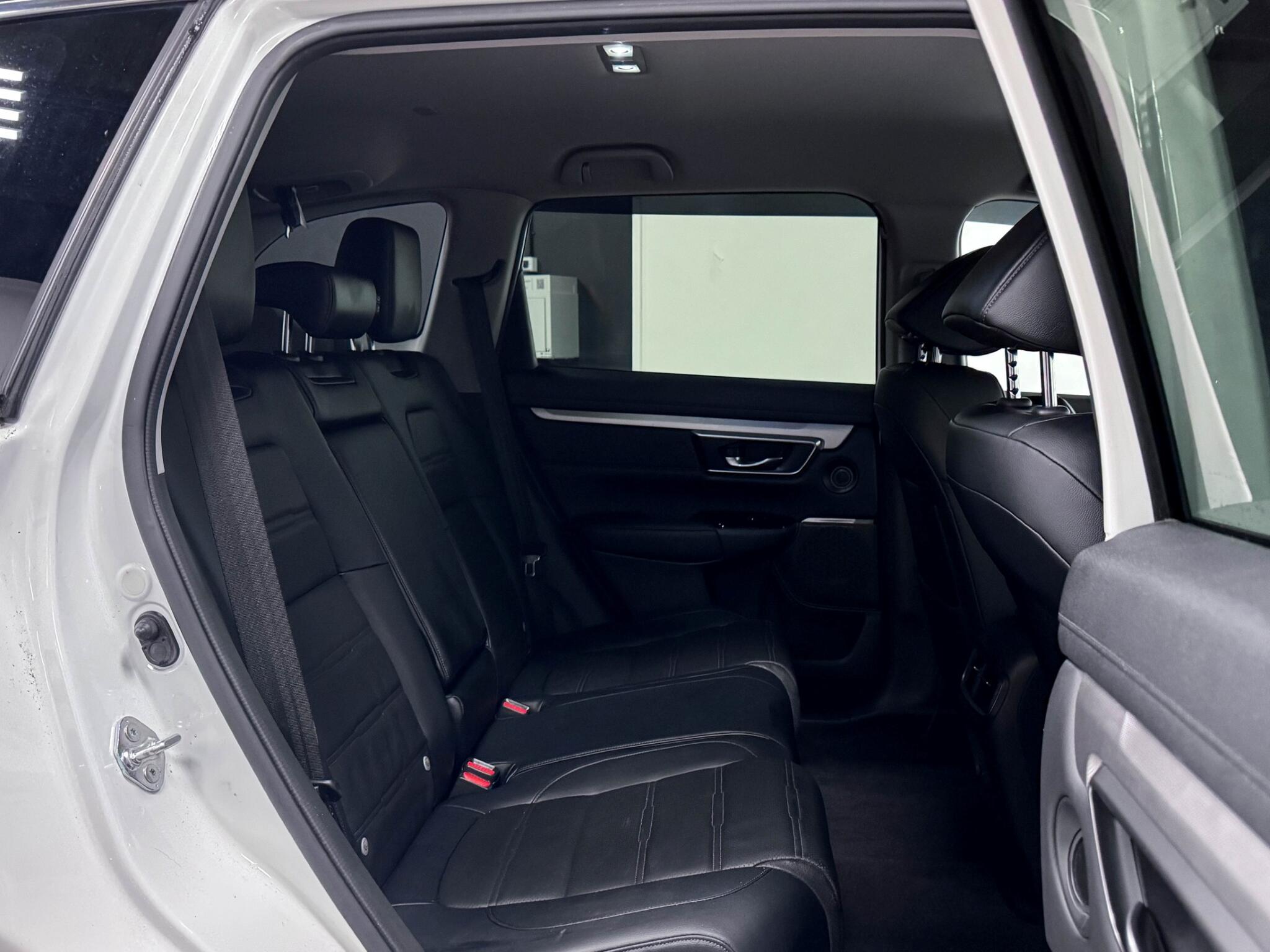 Honda CR-V view 8
