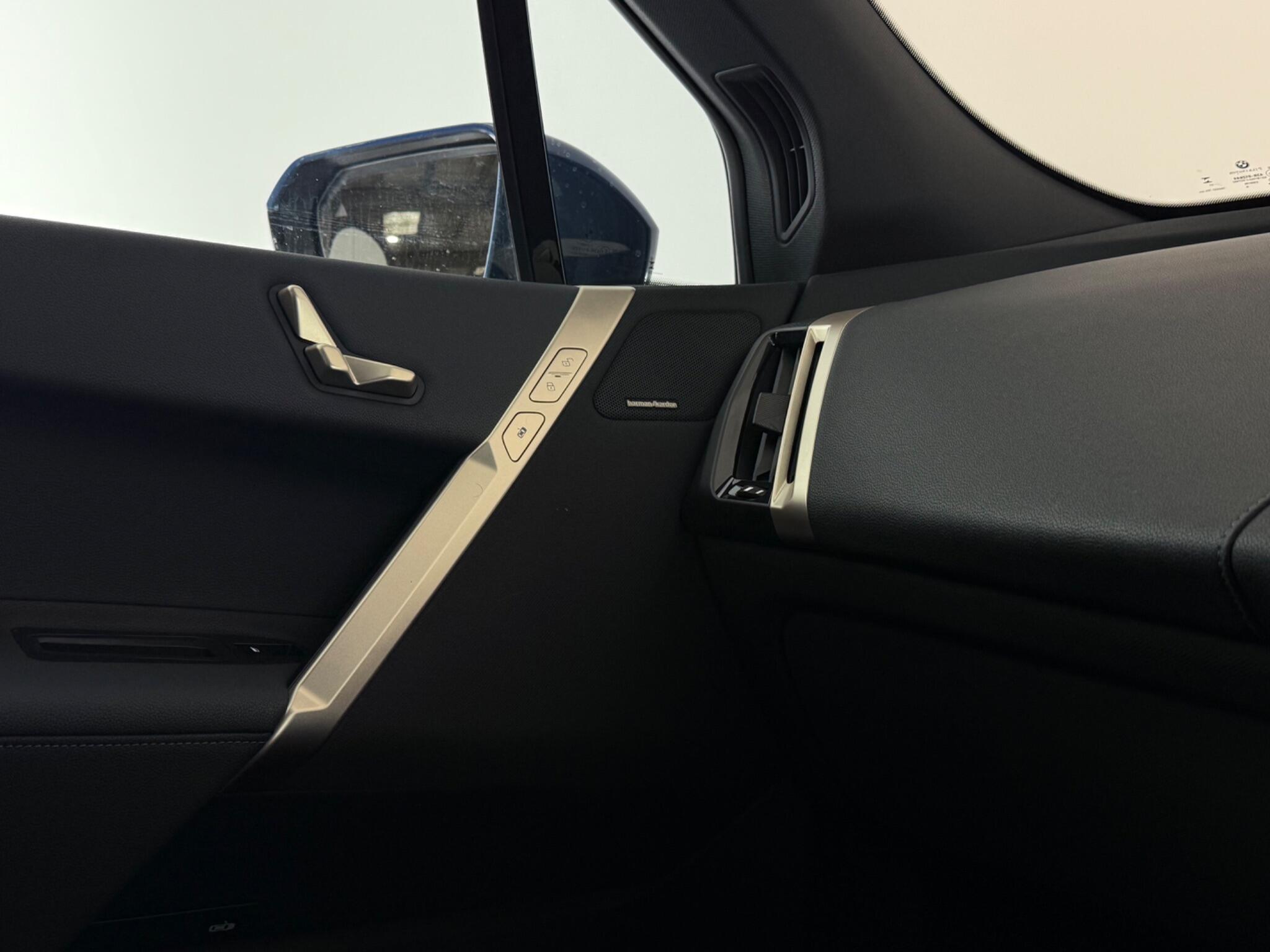 BMW Ix view 24