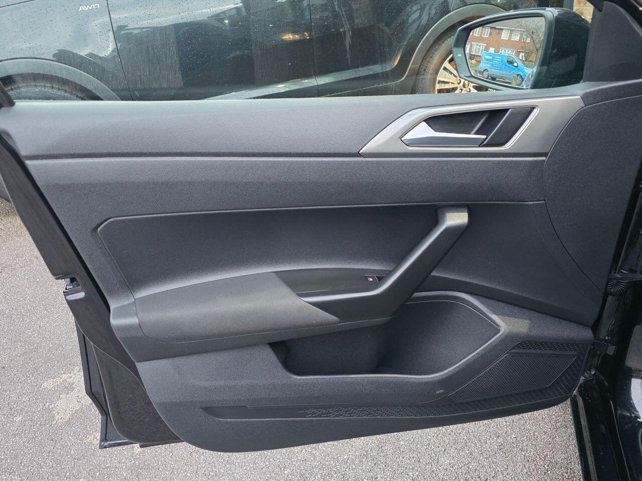 Volkswagen Polo view 23