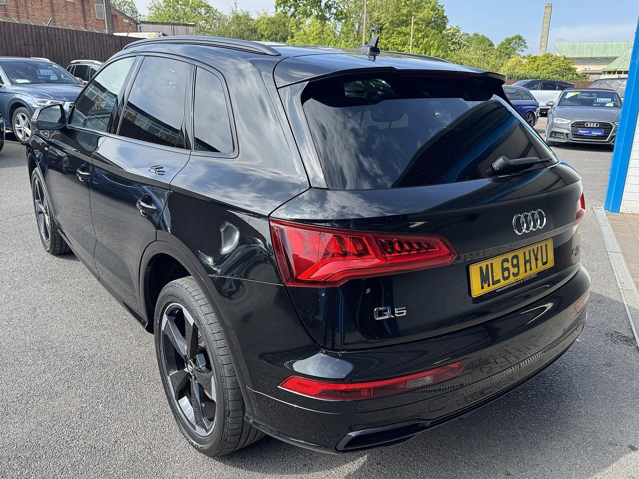 Audi Q5 view 7