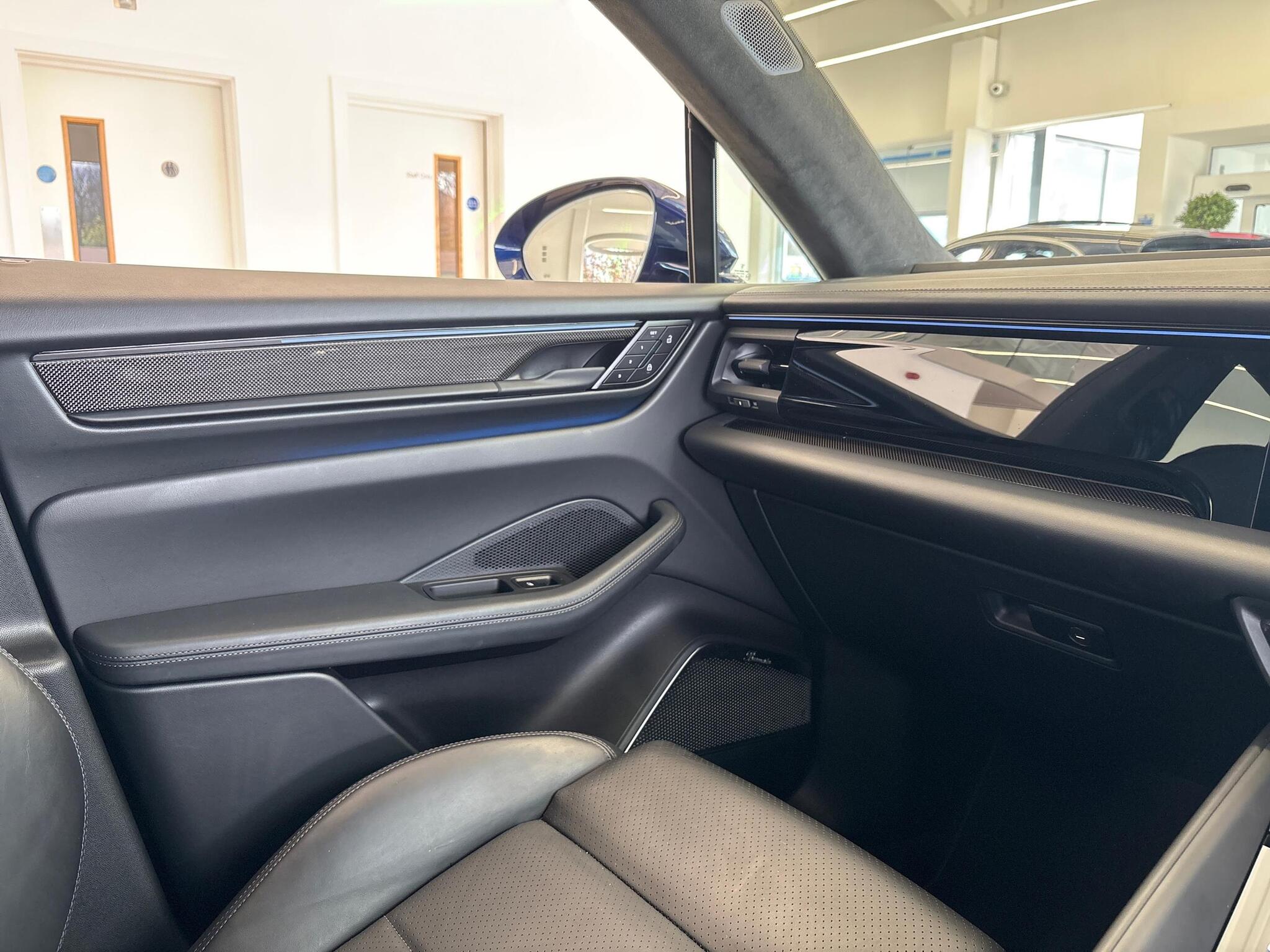 Porsche Macan view 39