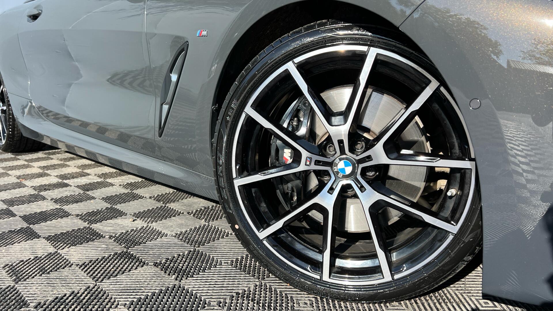 BMW 8 Series view 25