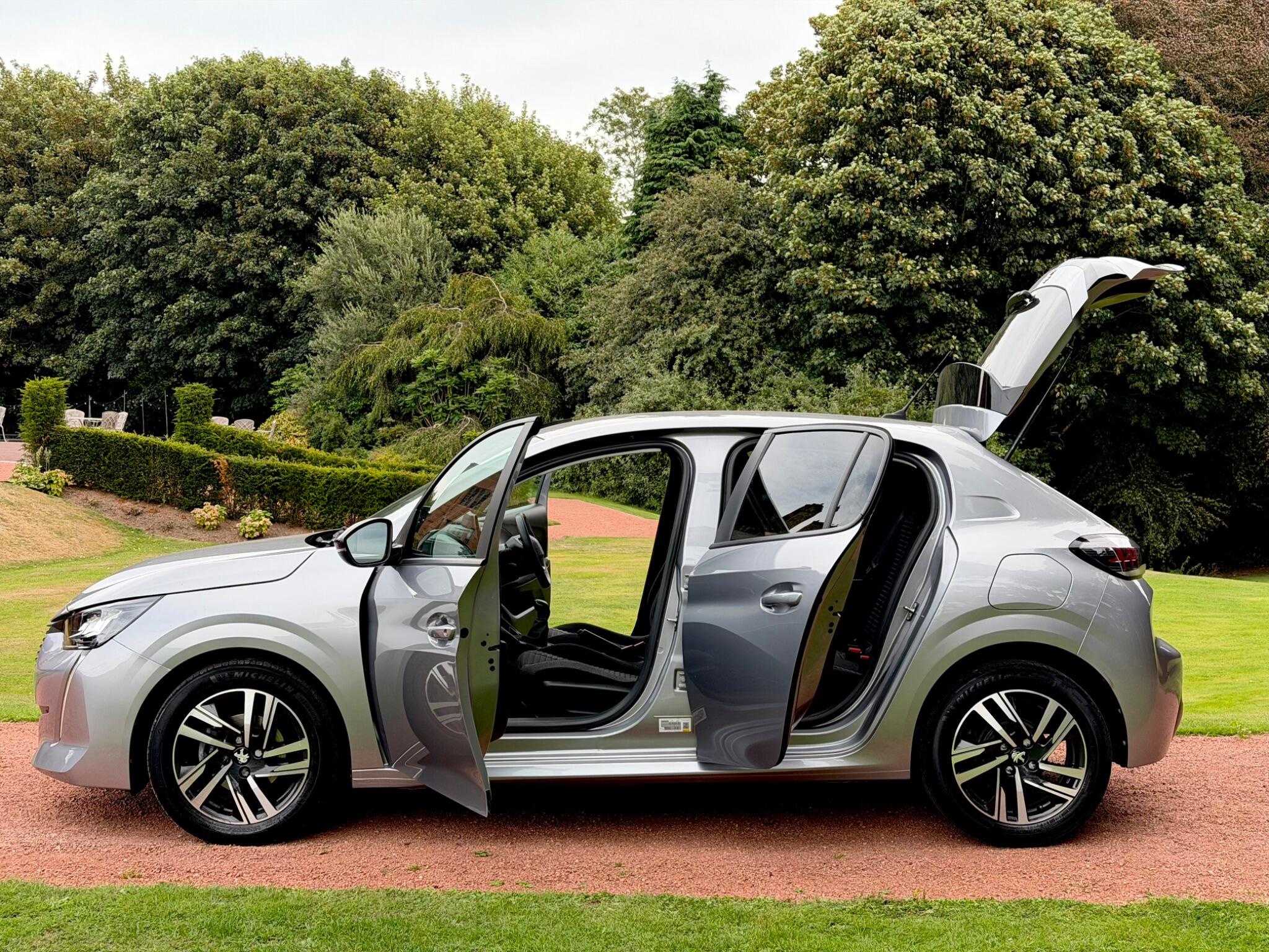 Peugeot 208 view 7