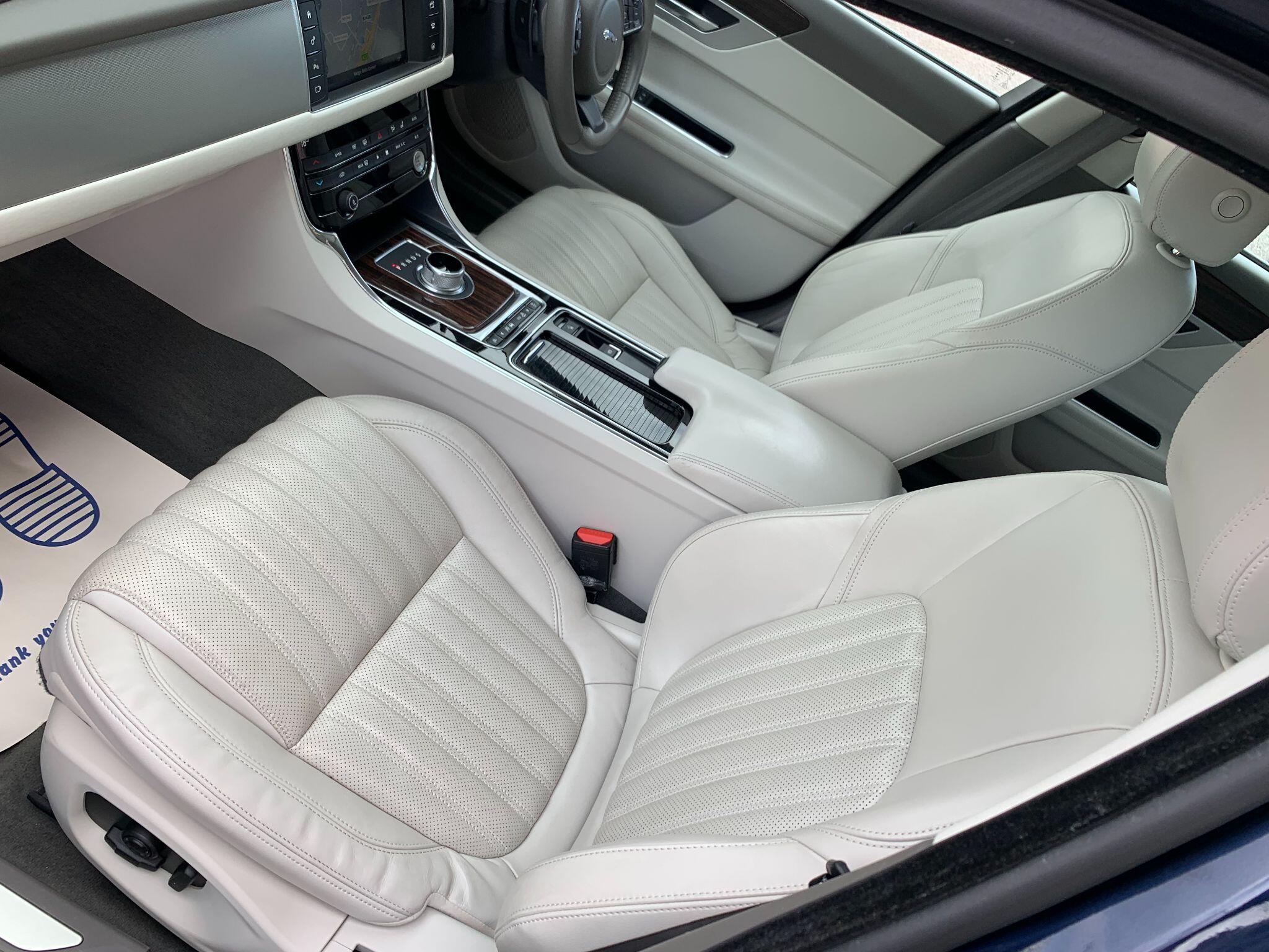 Jaguar XF view 25