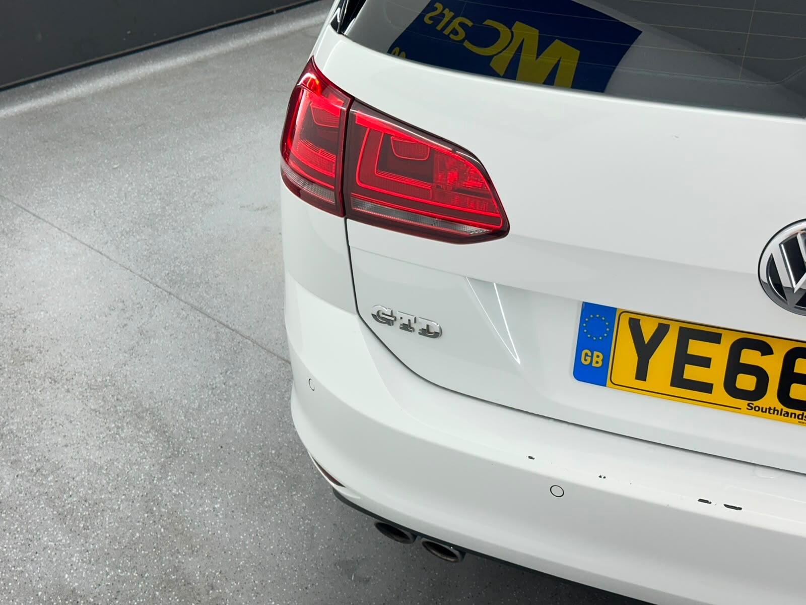 Volkswagen Golf view 6