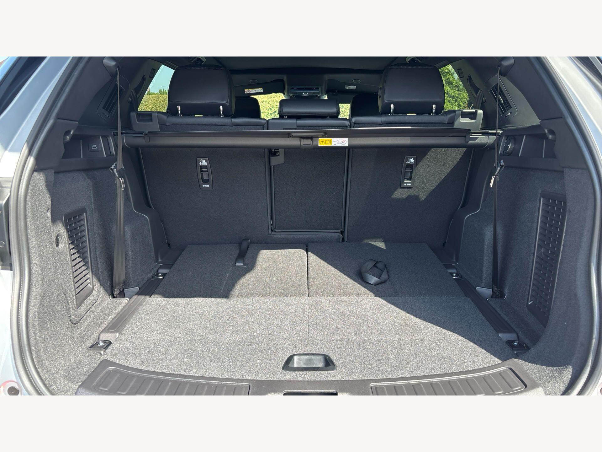 Land Rover Discovery Sport view 12