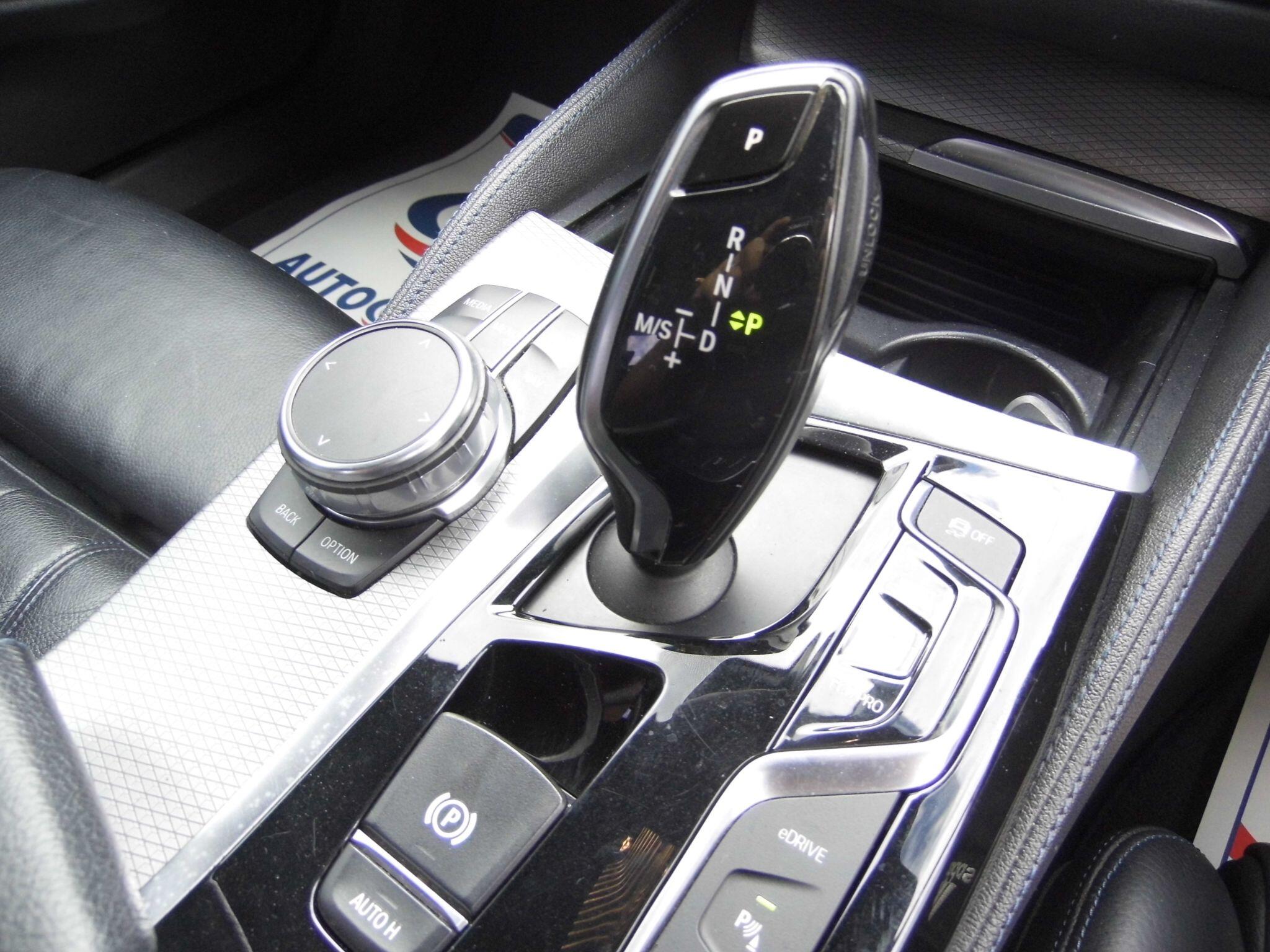 BMW 5 Series view 11