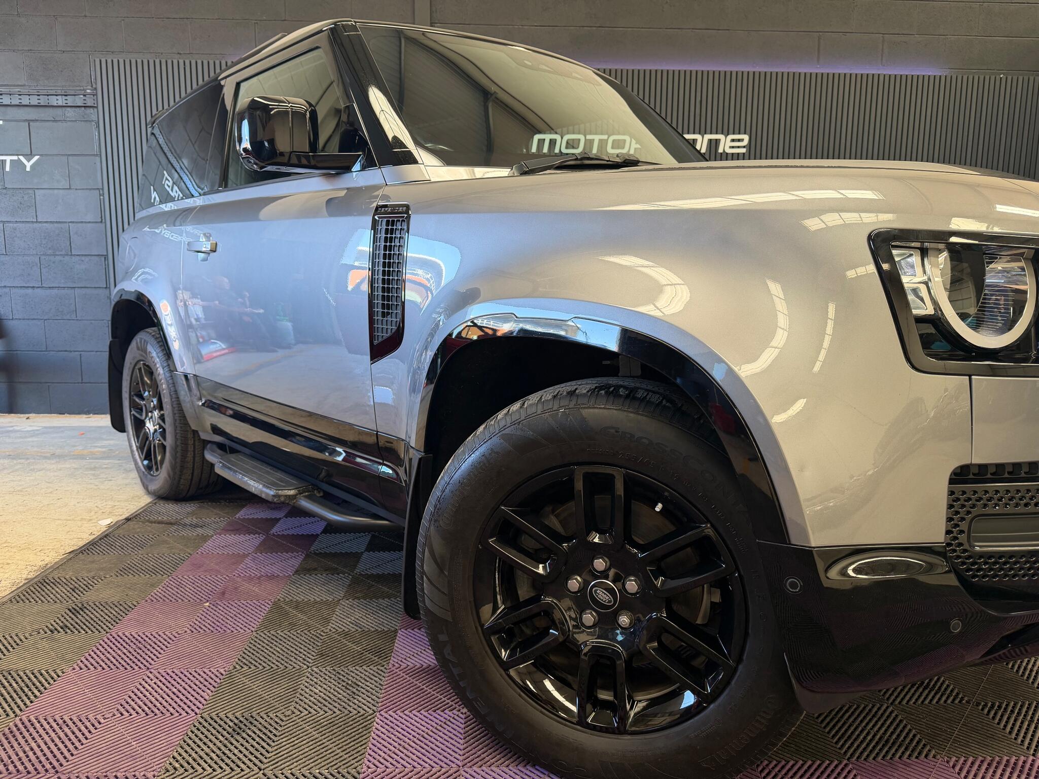 Land Rover Defender view 28