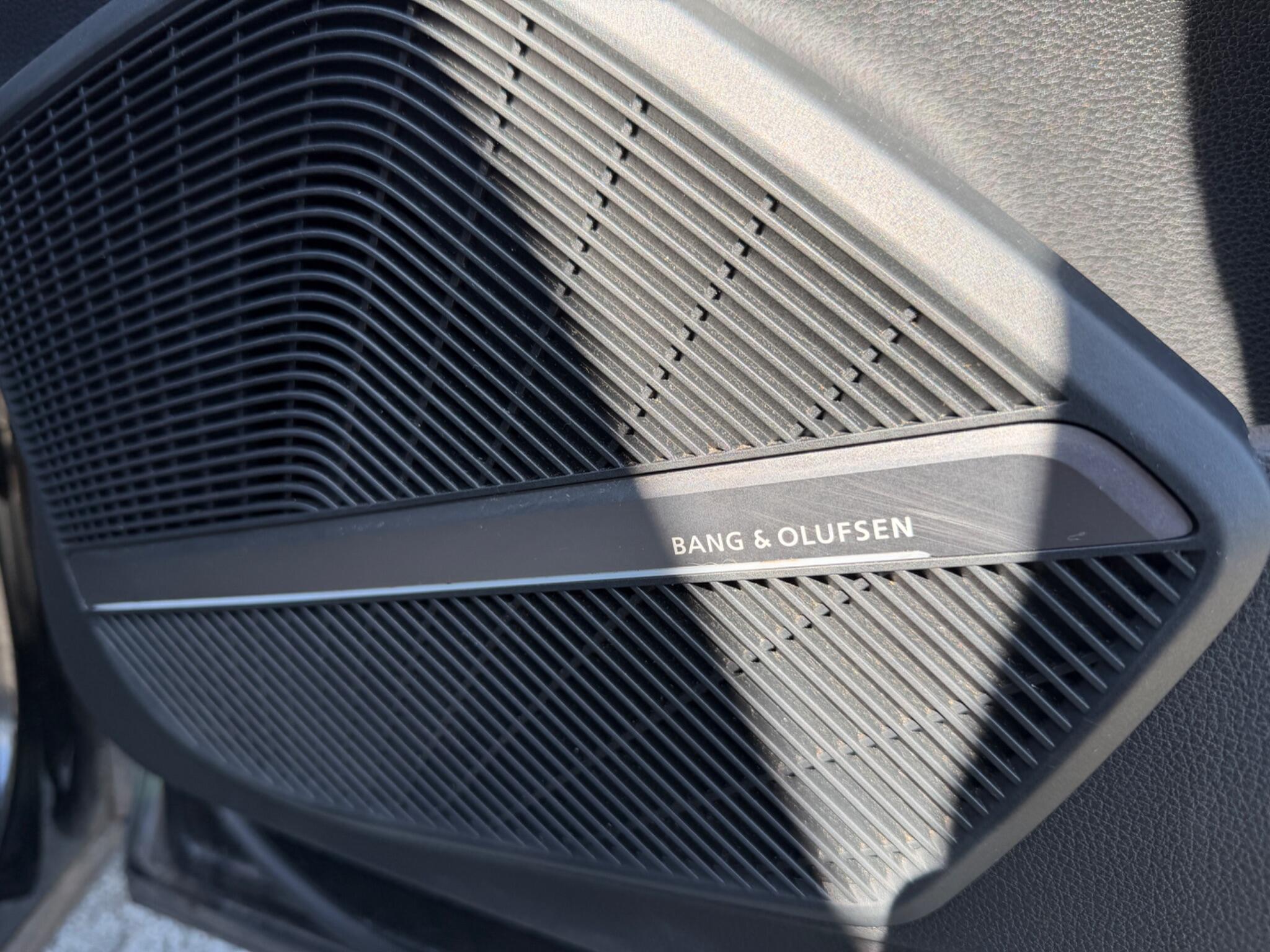 Audi SQ5 view 9