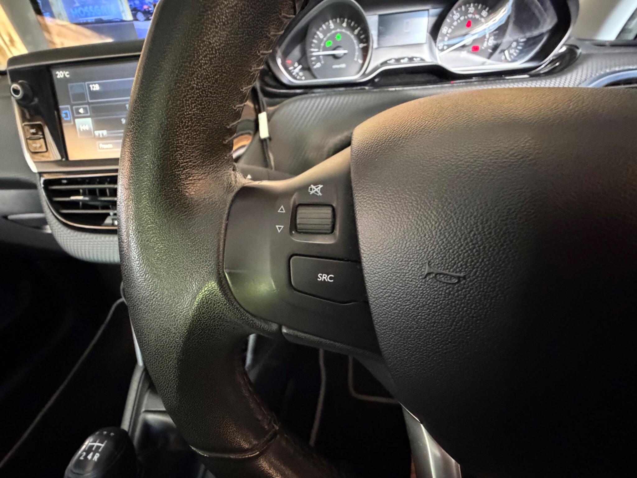 Peugeot 208 view 24