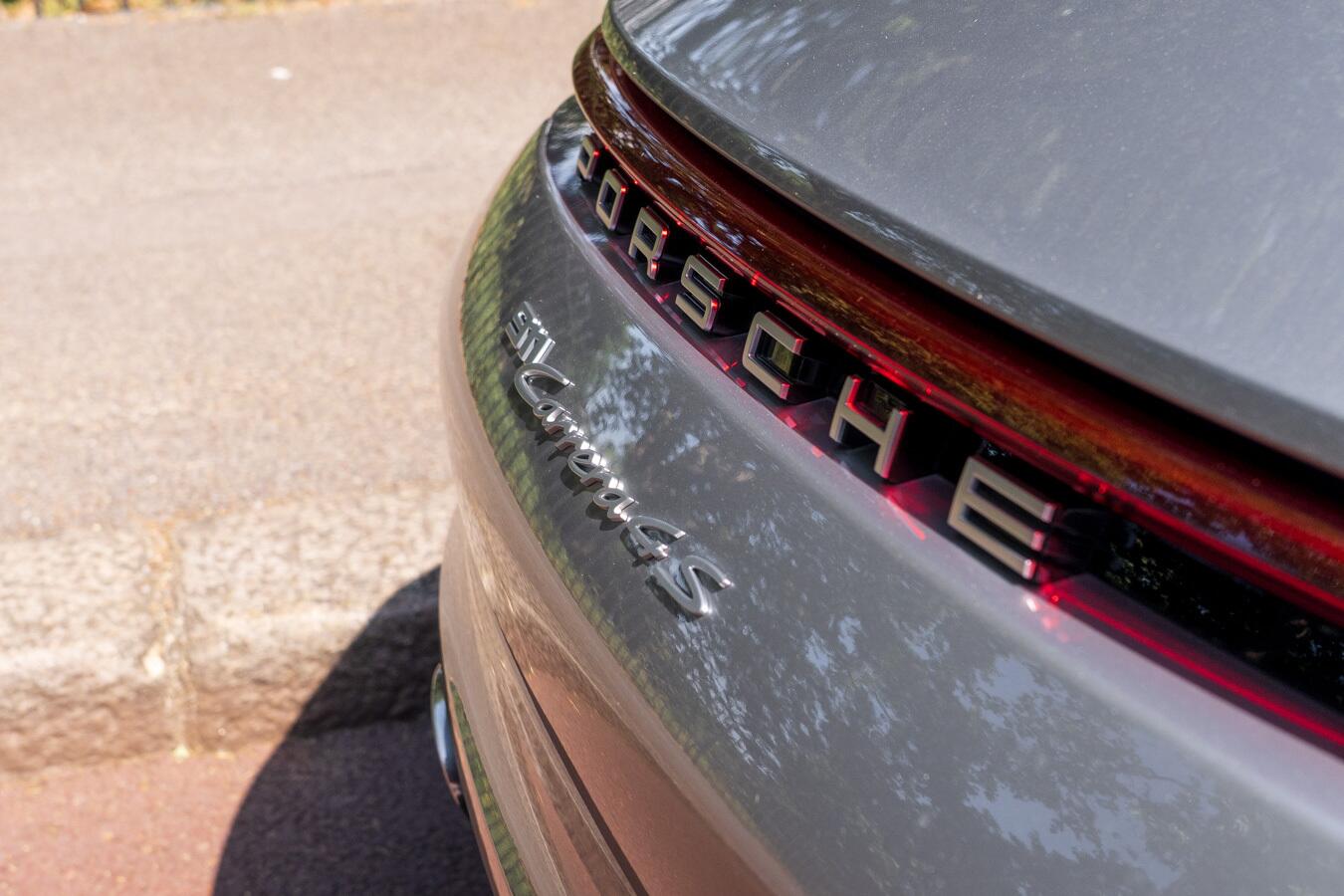 Porsche 911 view 22