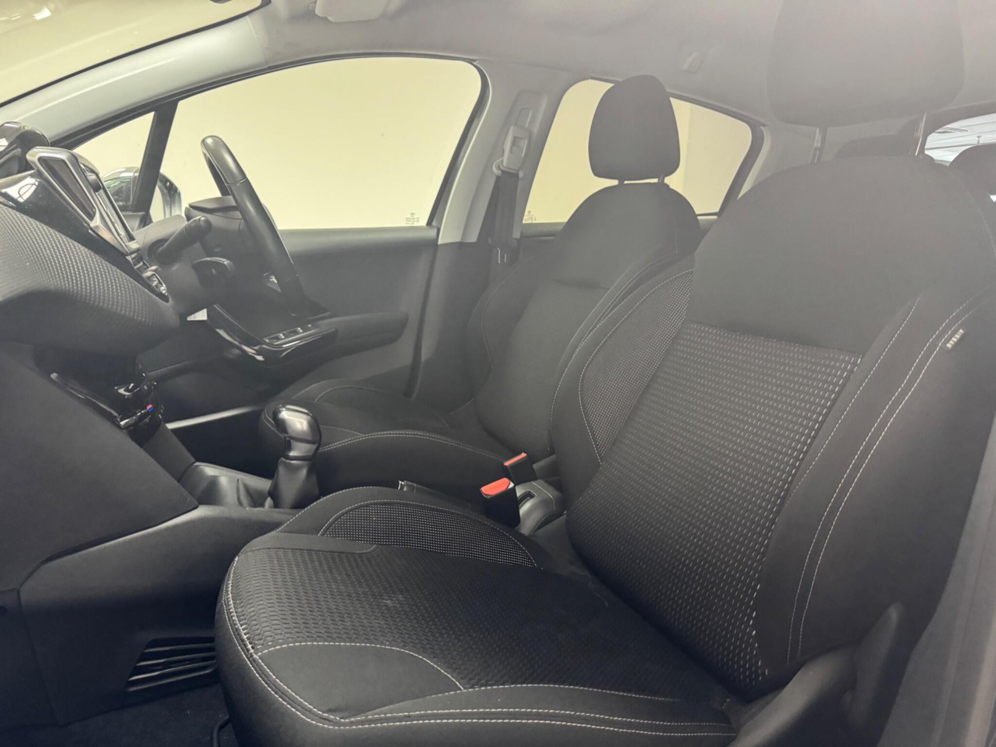 Peugeot 208 view 20