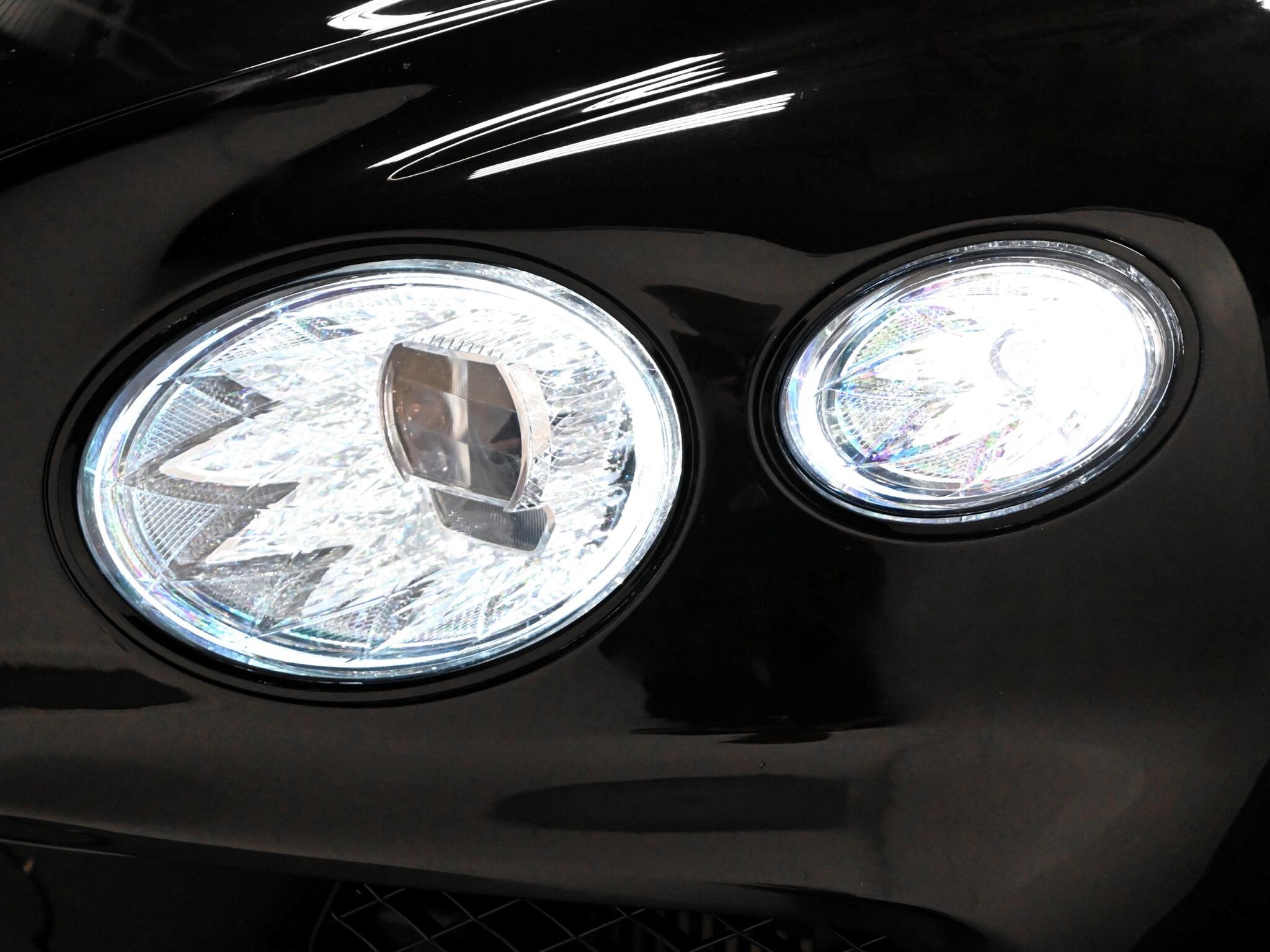 Bentley Bentayga view 16