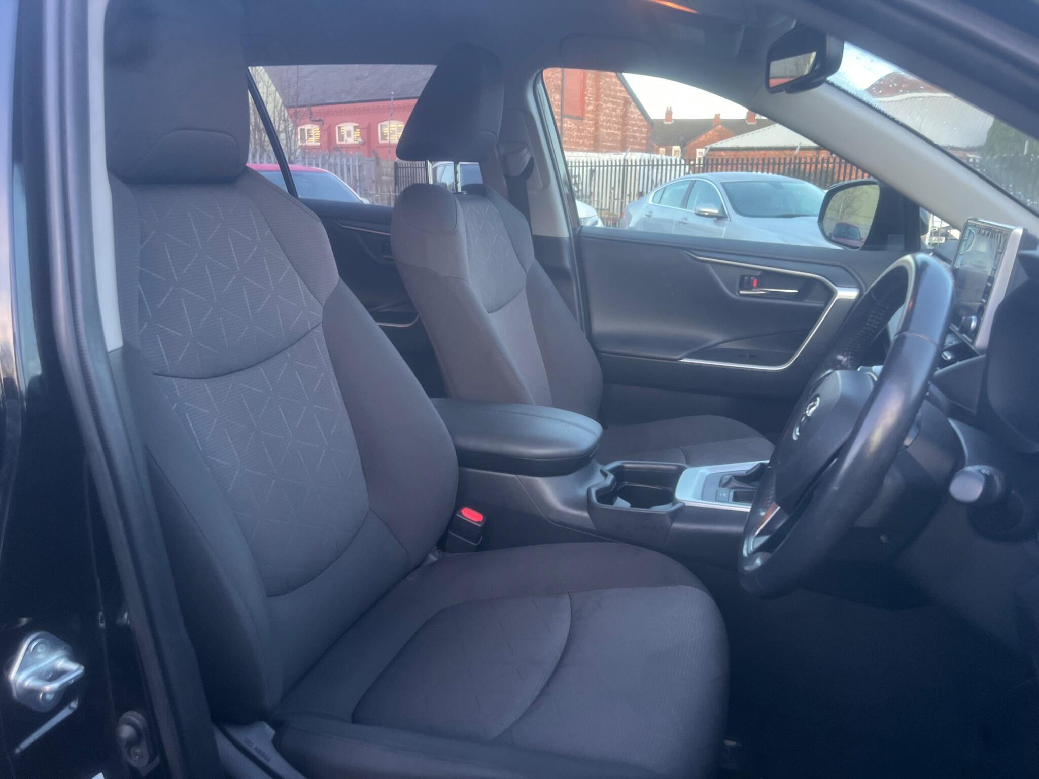 2019 Toyota RAV4 2.5 VVT-h Design CVT Euro 6 (s/s) 5dr • 116,015 miles image 15