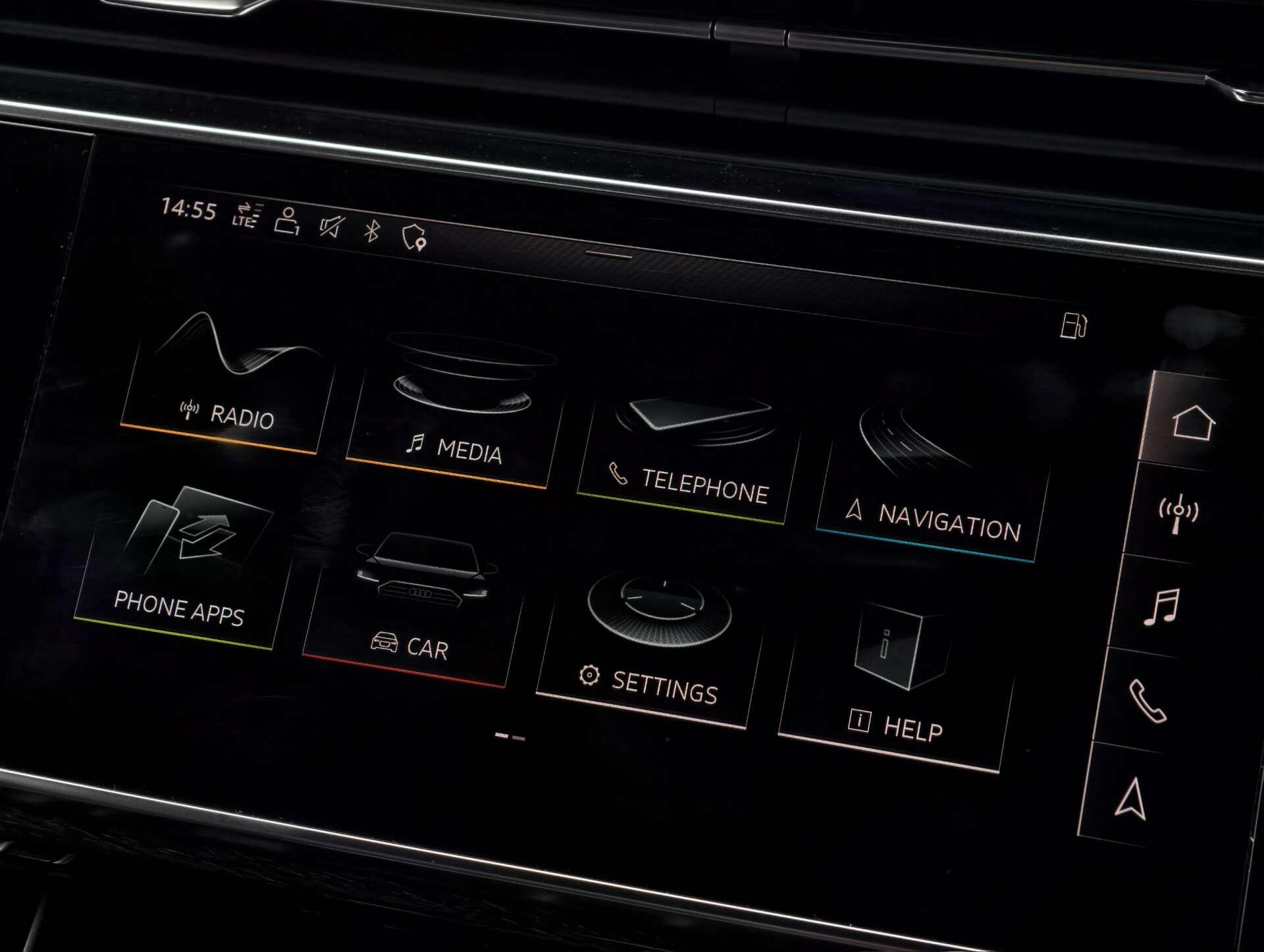 Audi Q8 view 42