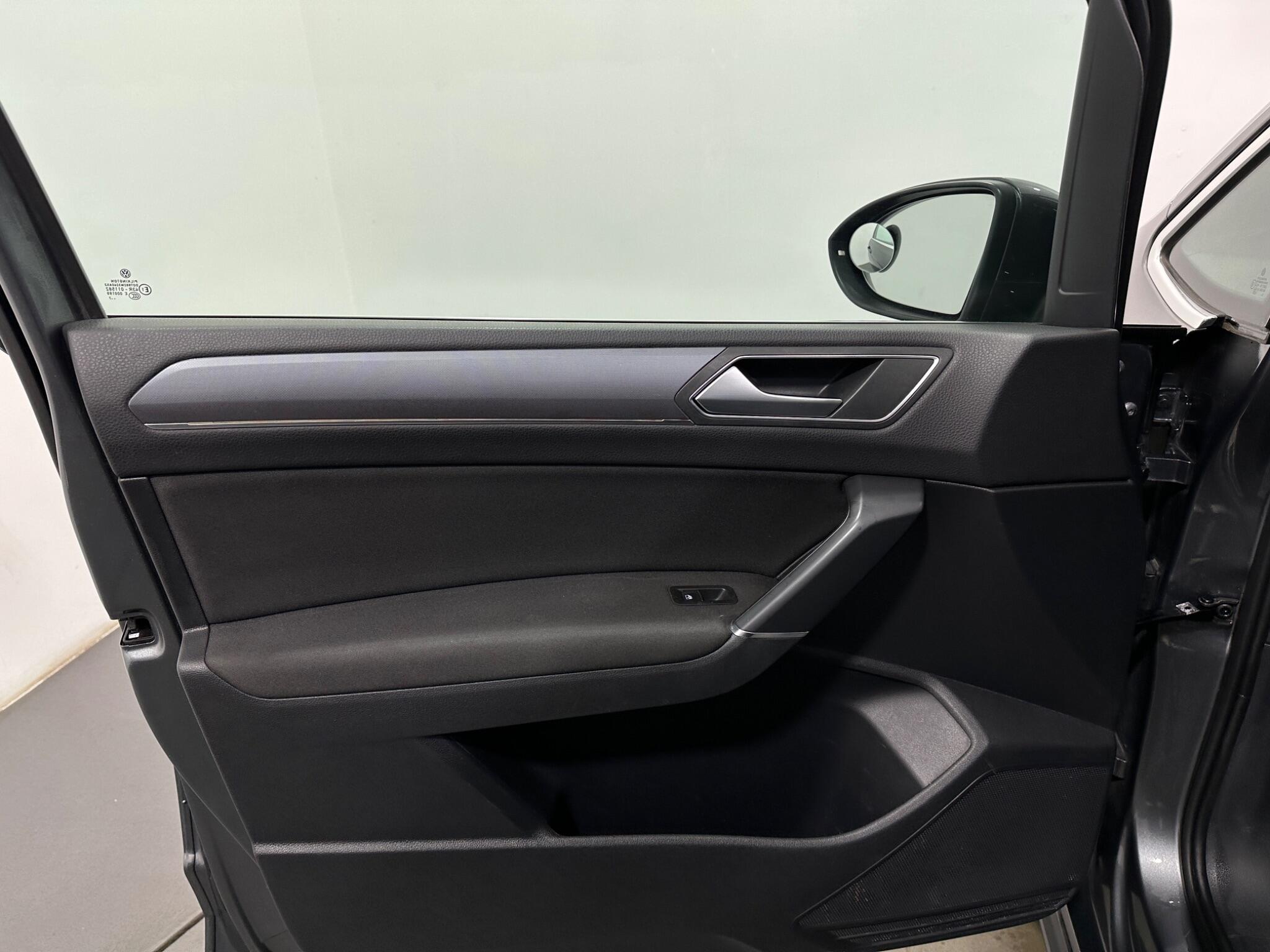 Volkswagen Touran view 37