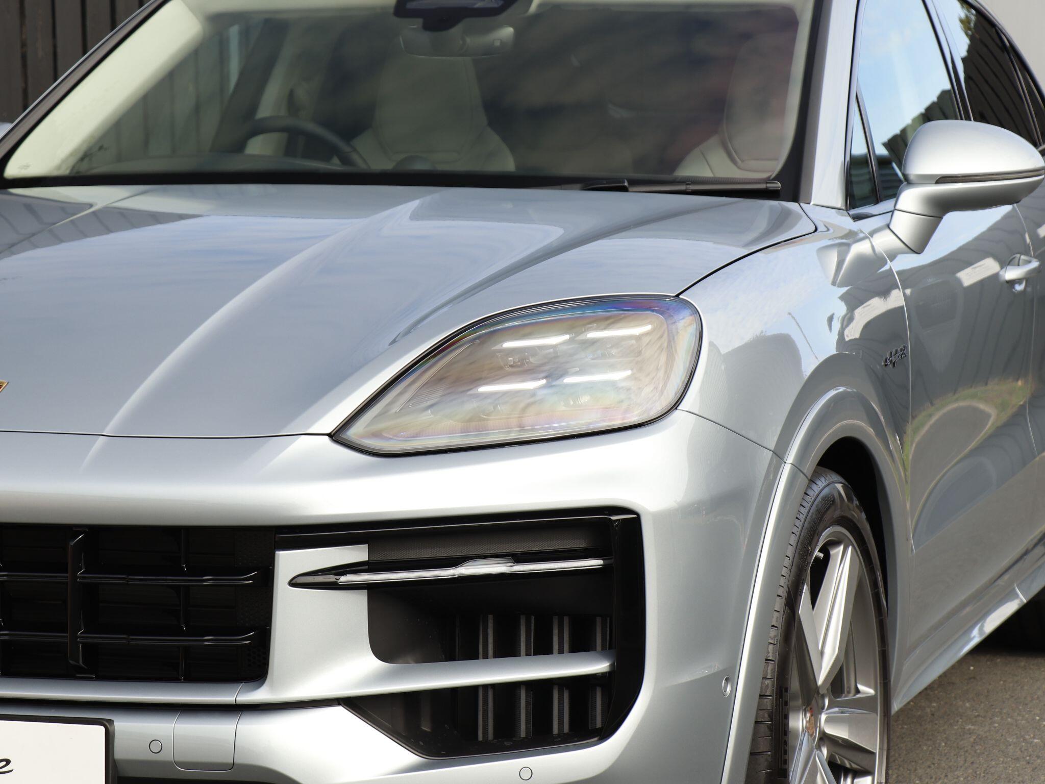 Porsche Cayenne view 32