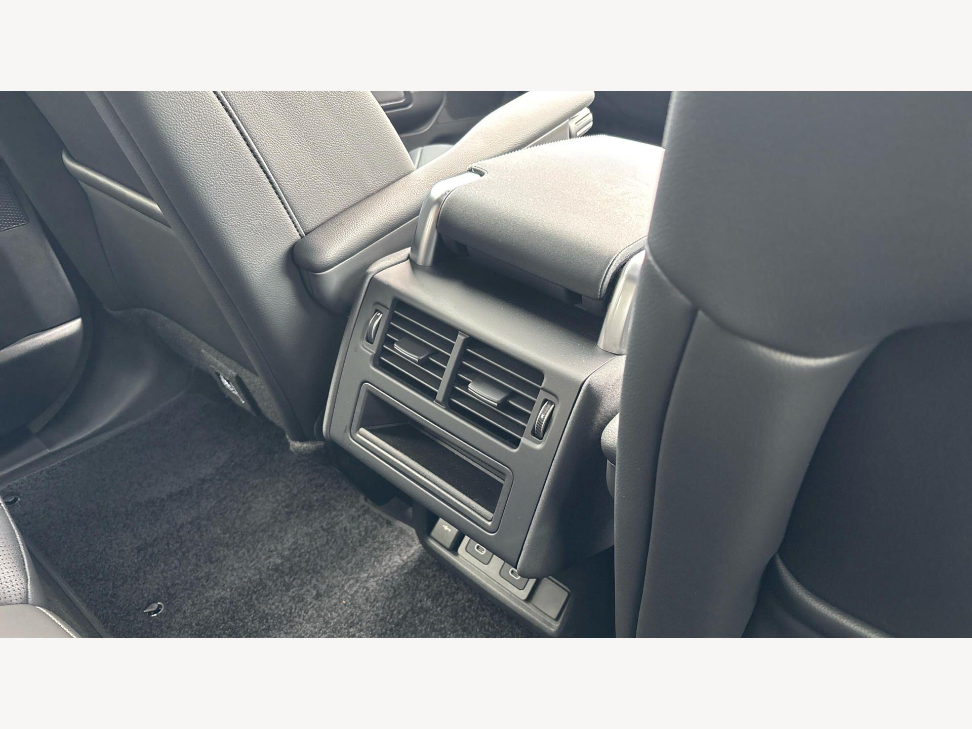 Land Rover Discovery view 22