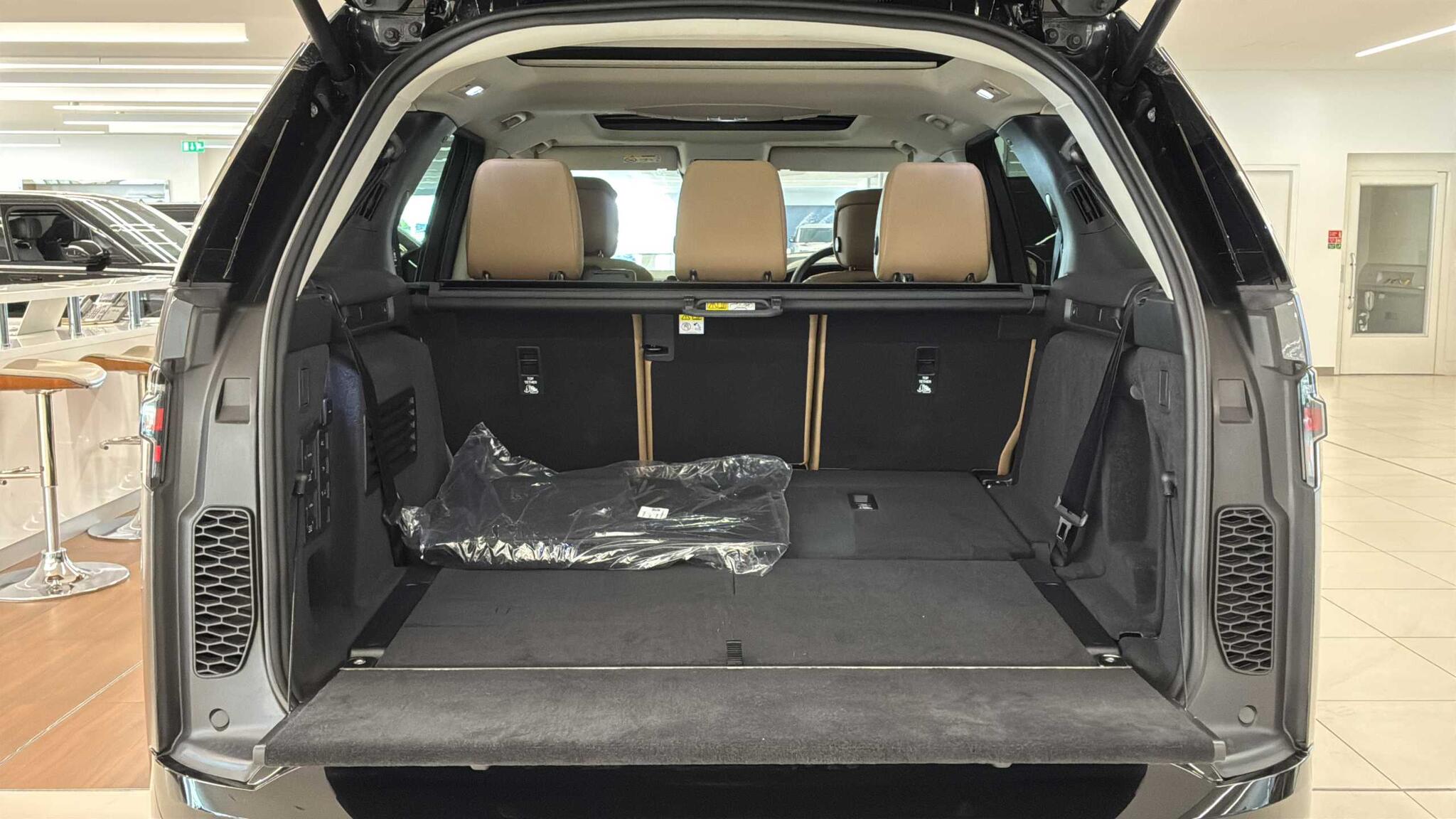 Land Rover Discovery view 10