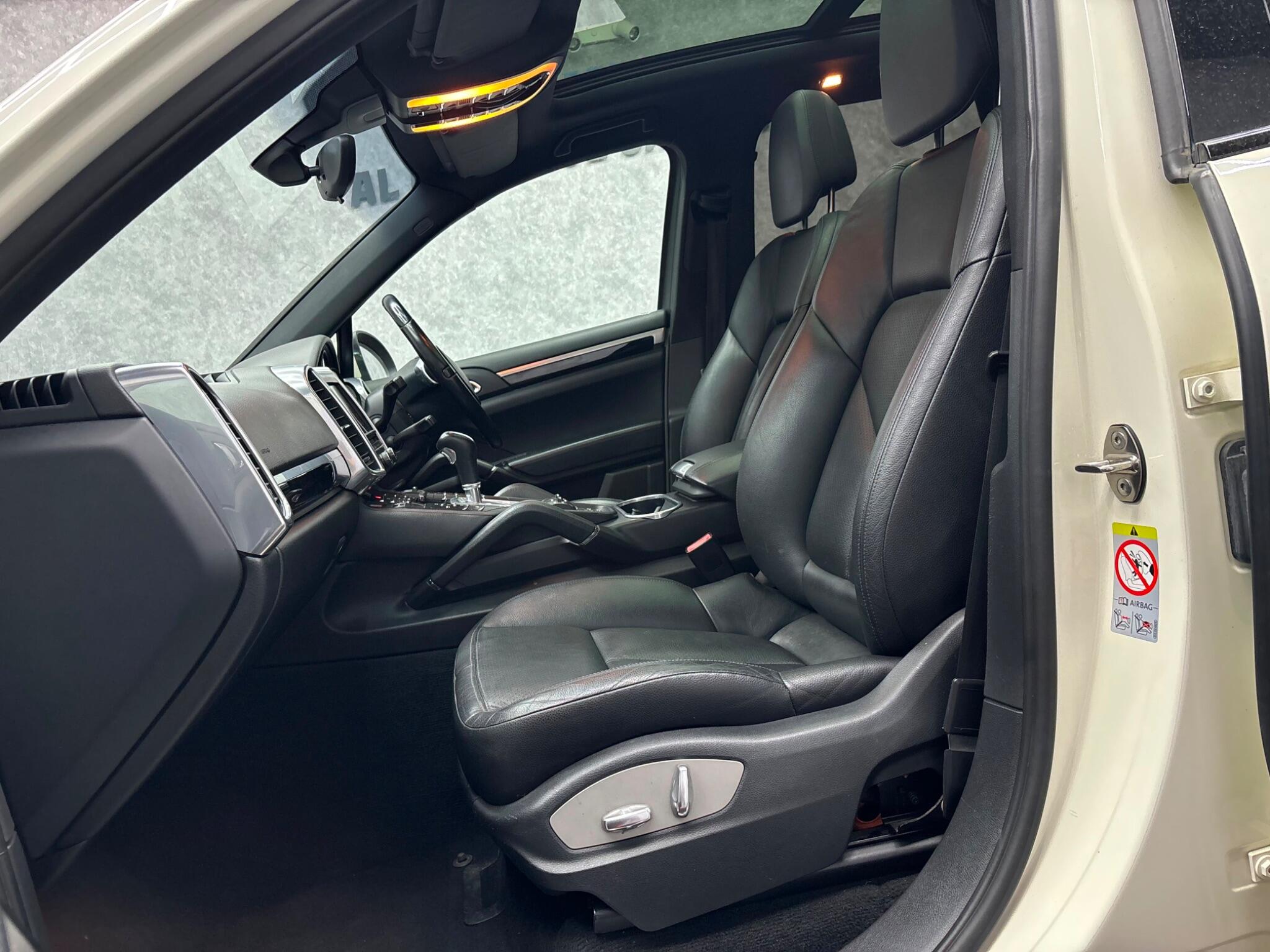 Porsche Cayenne view 13