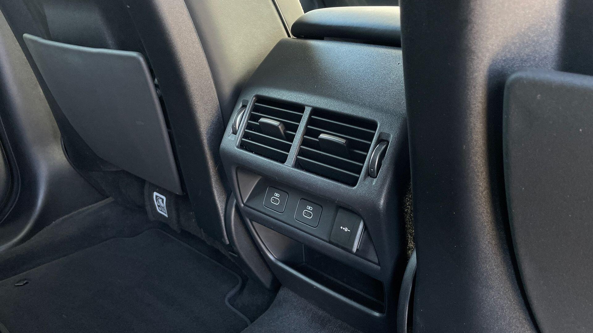 Land Rover Discovery Sport view 18