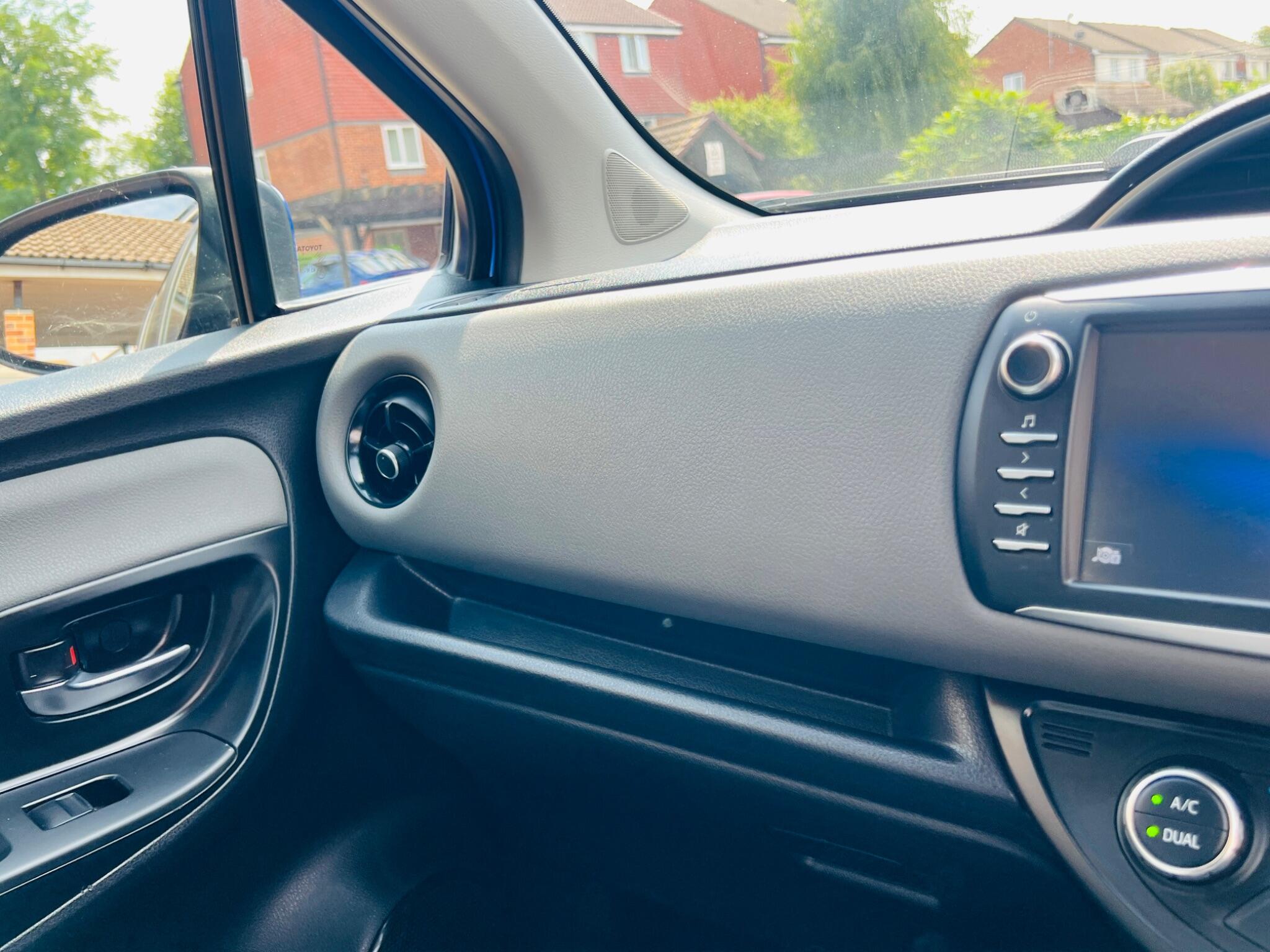 Toyota Yaris view 34