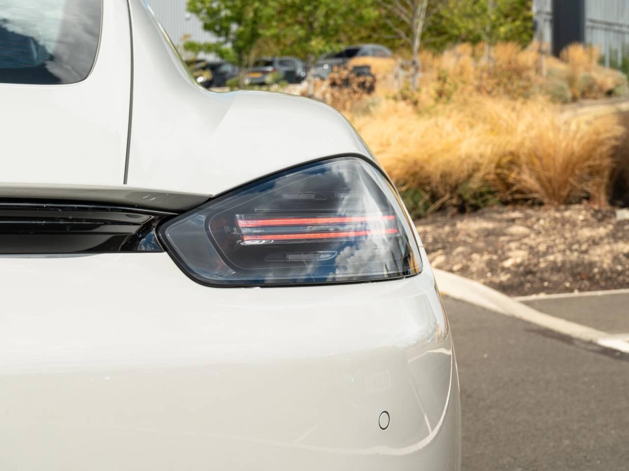 Porsche Cayman view 12