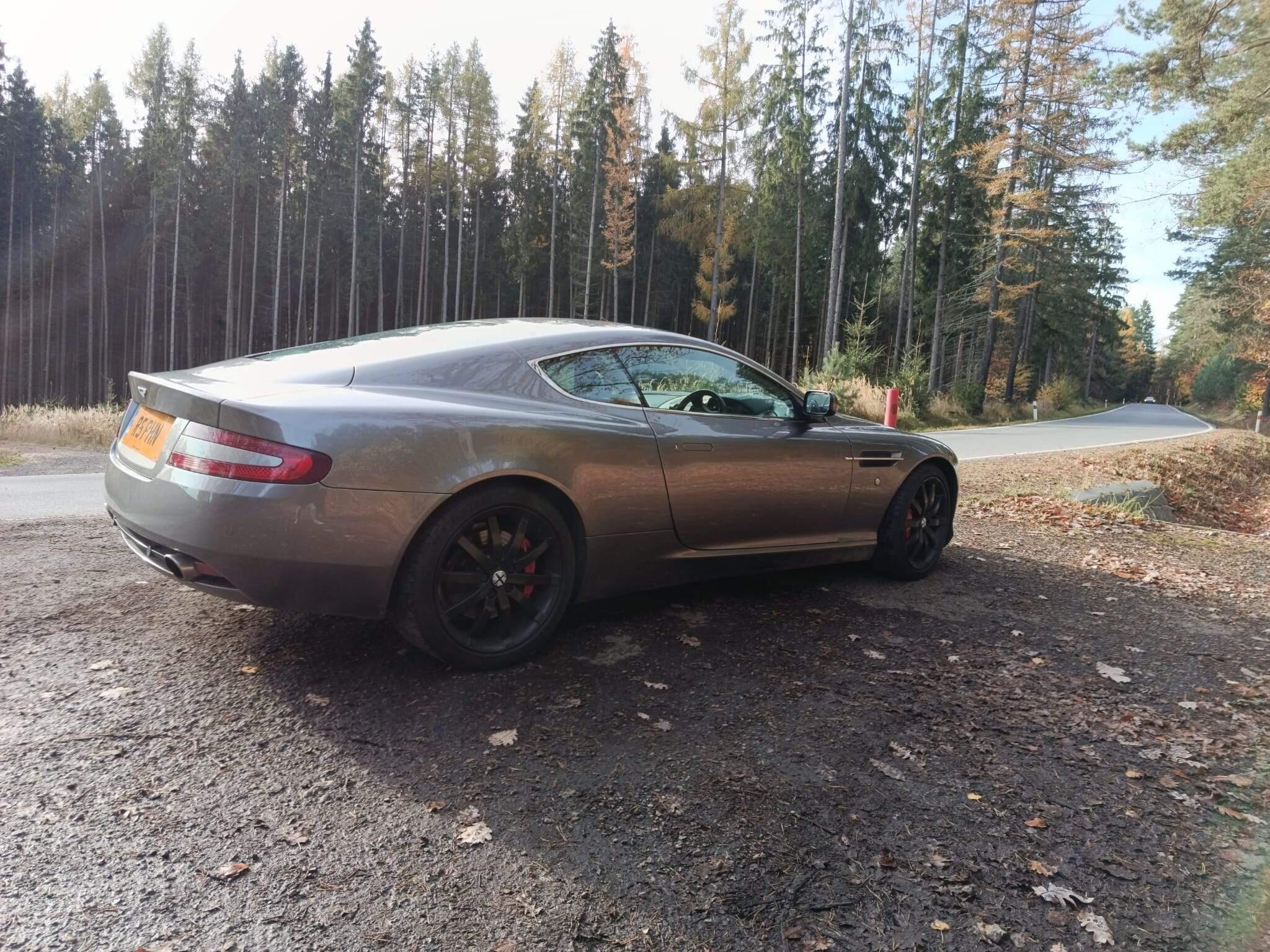 Aston Martin DB9