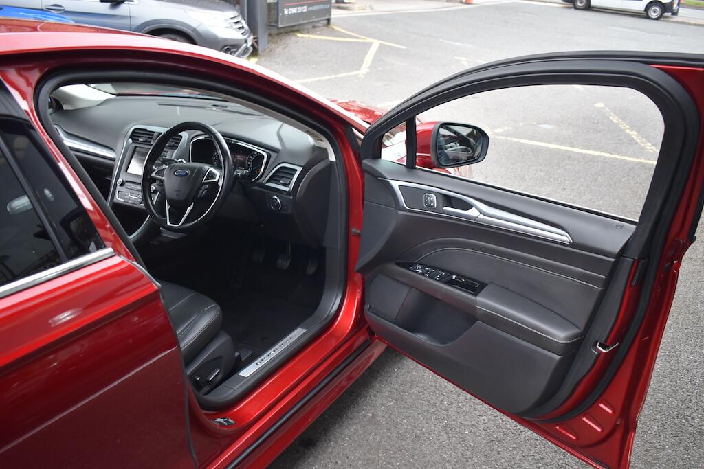 Ford Mondeo view 23