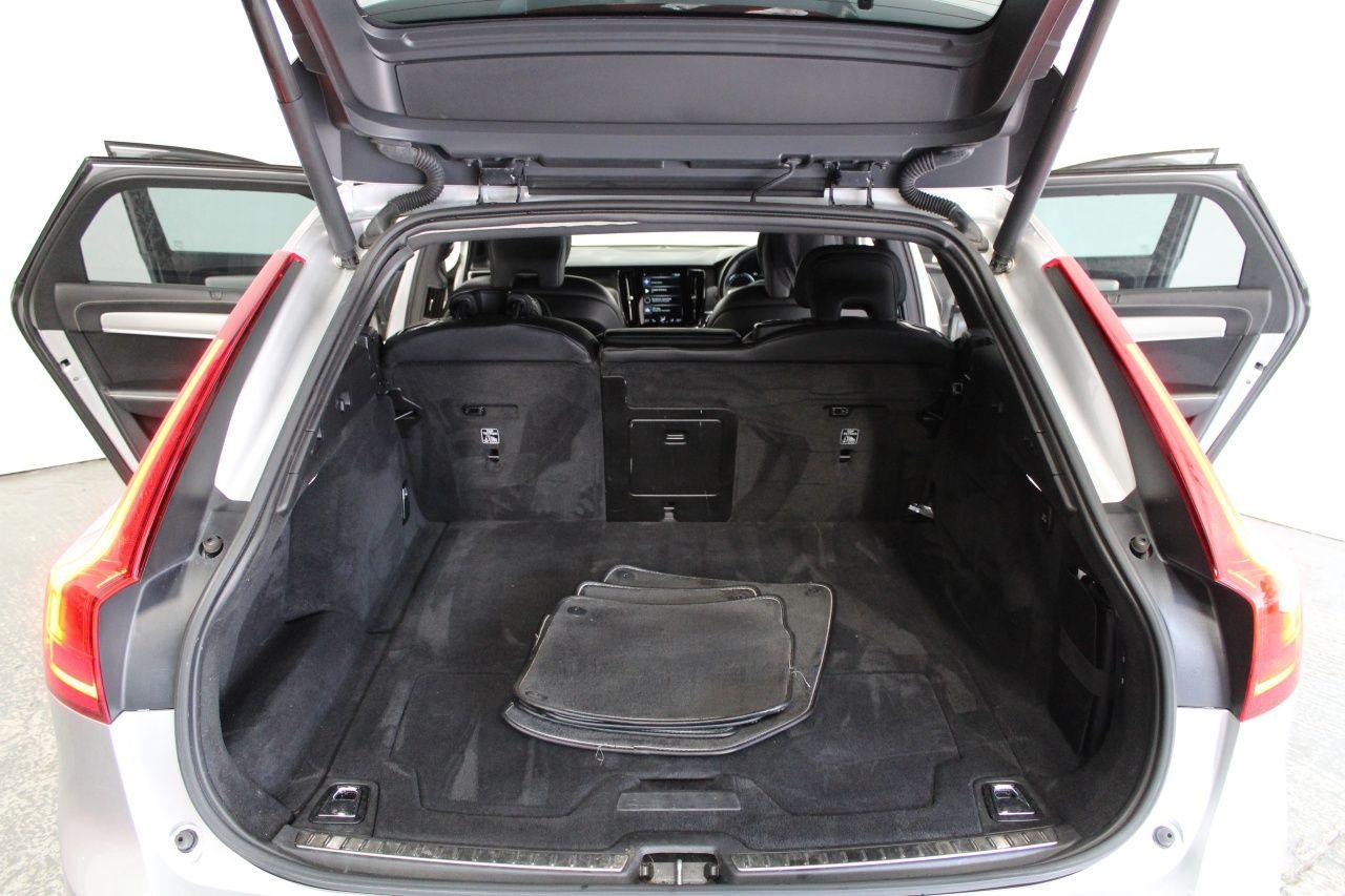 Volvo V90 view 24