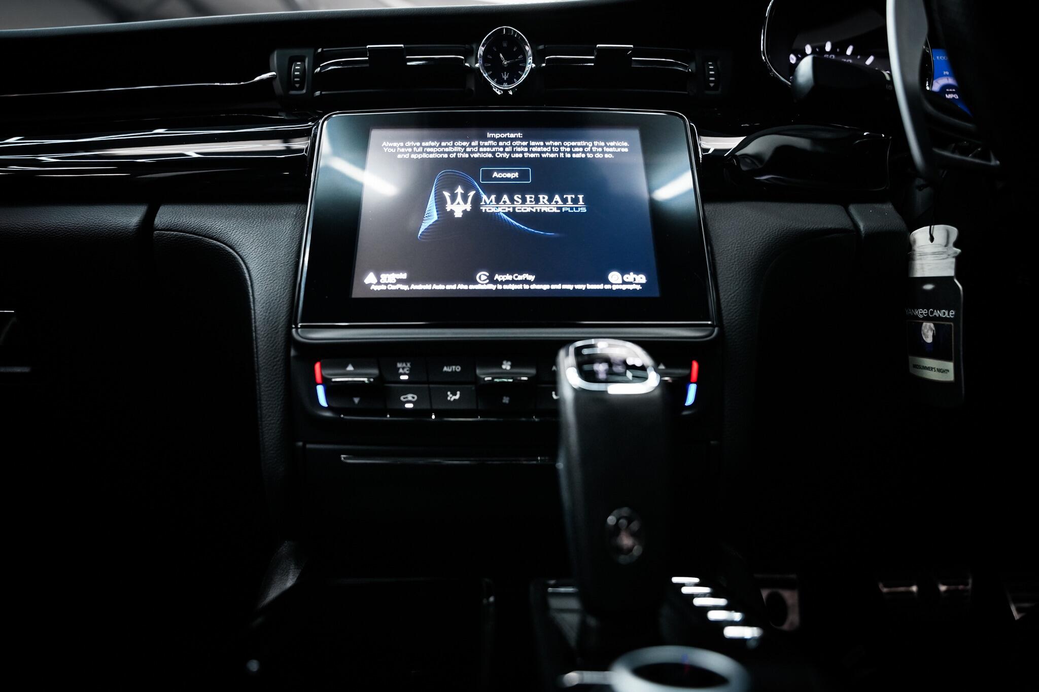 Maserati Quattroporte view 7
