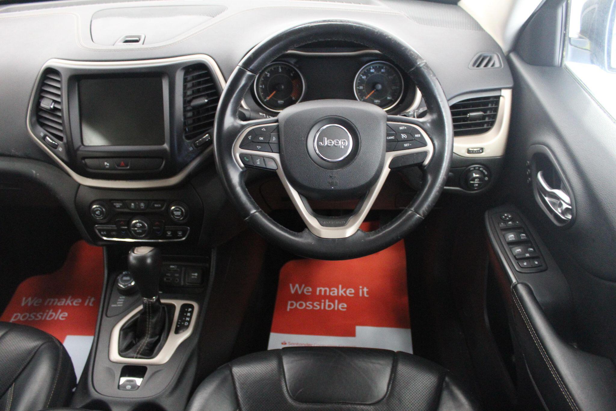 Jeep Cherokee view 43