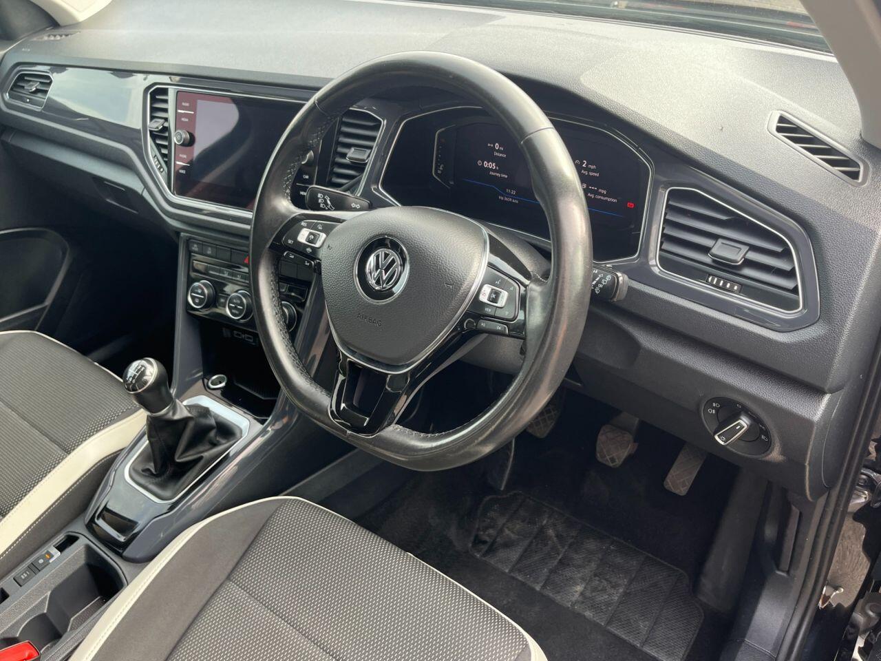 Volkswagen T-Roc view 9