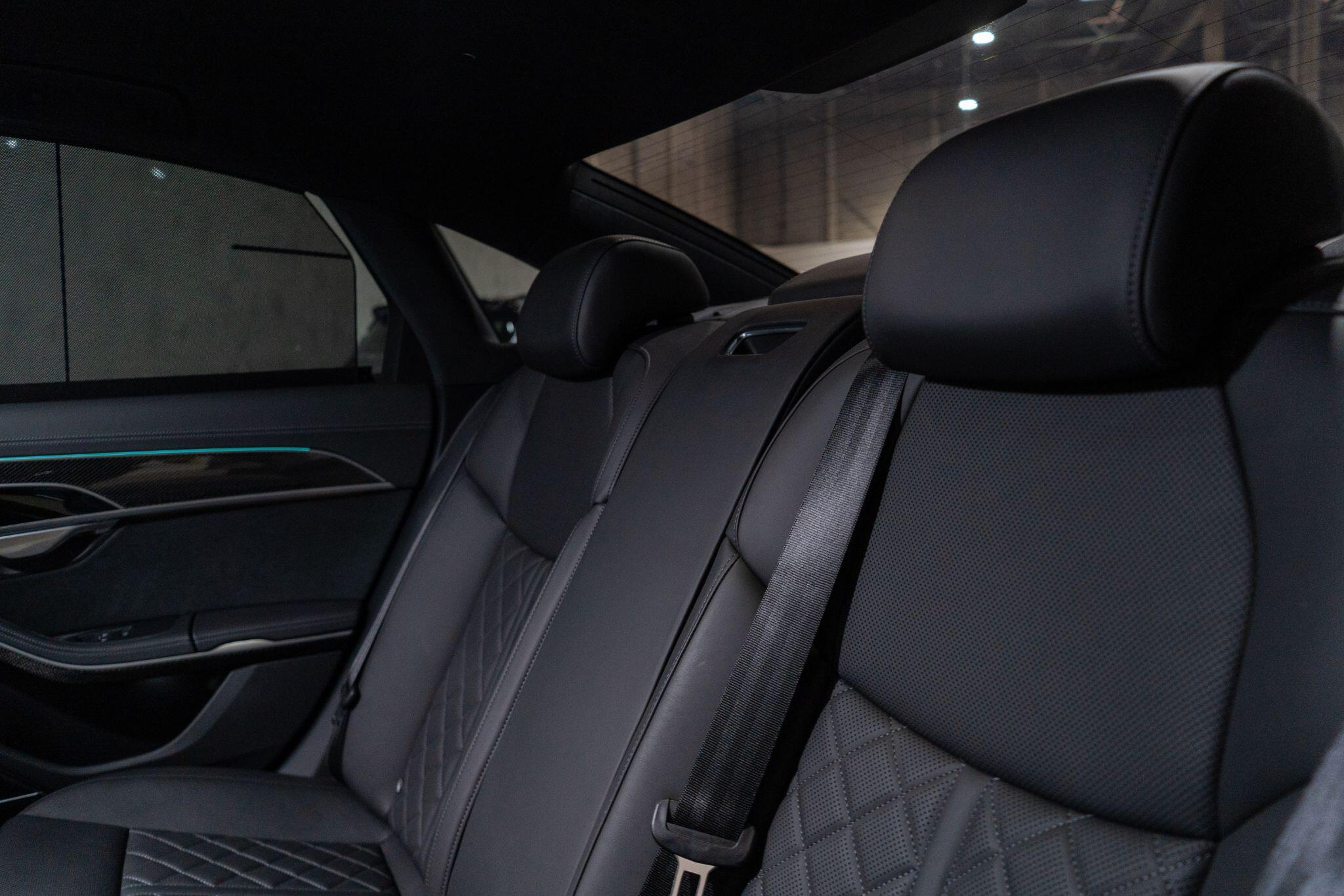 Audi S8 view 19