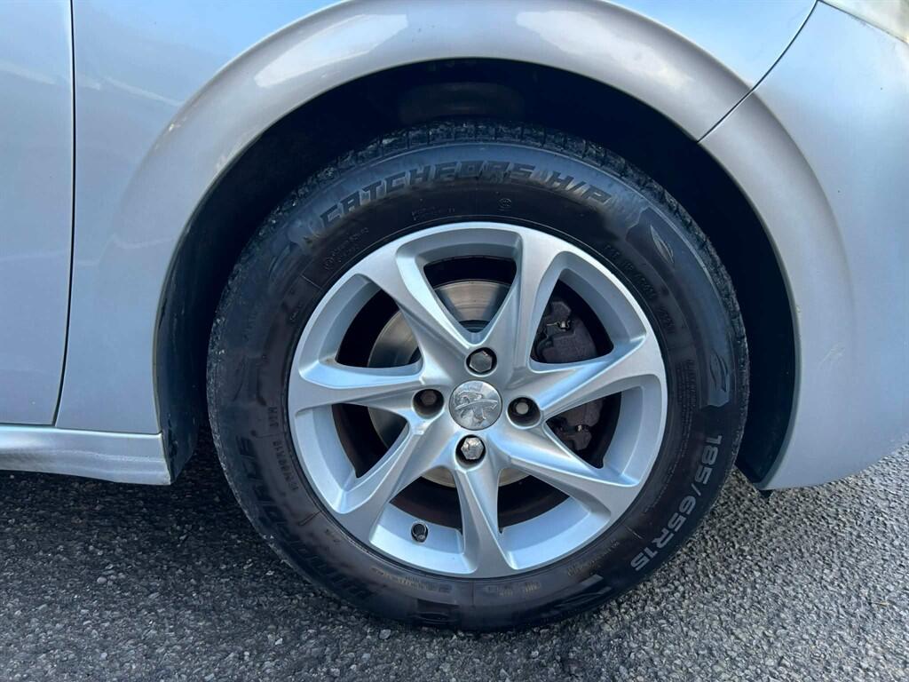 Peugeot 208 view 8