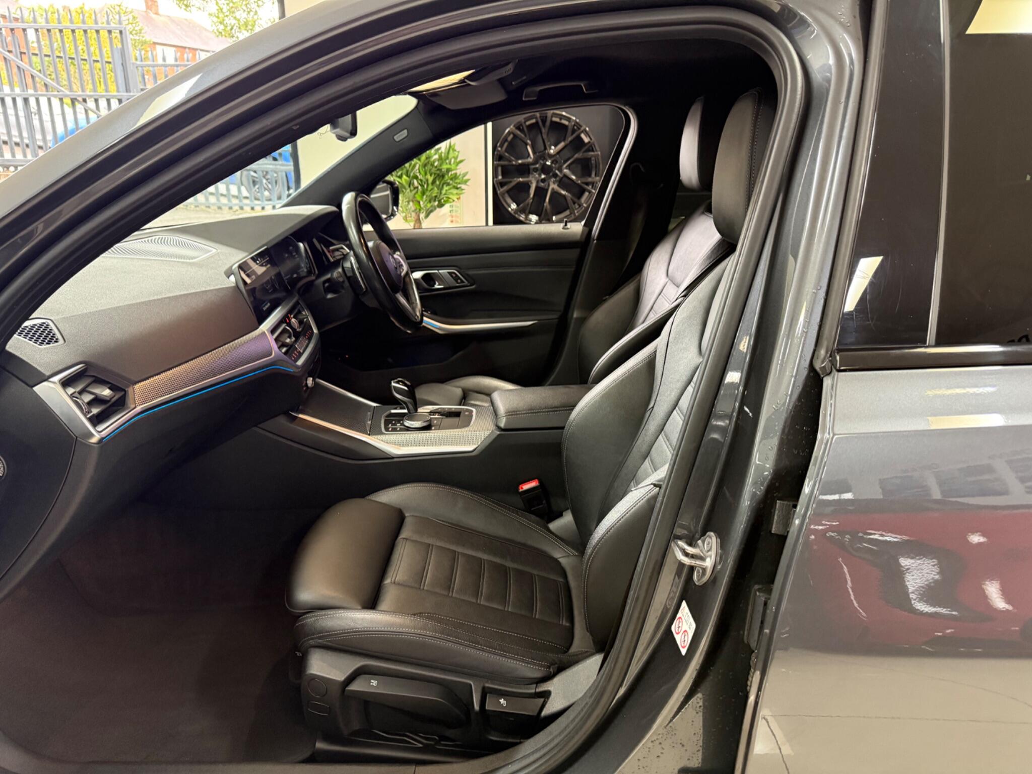 BMW 3 Series view 35