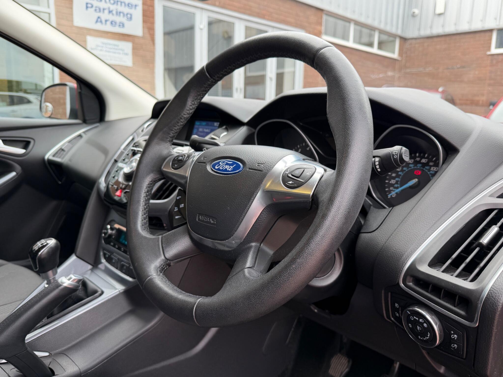 Ford Focus view 75