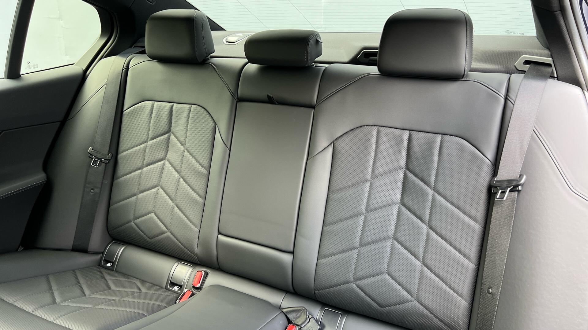 BMW 5 Series view 12