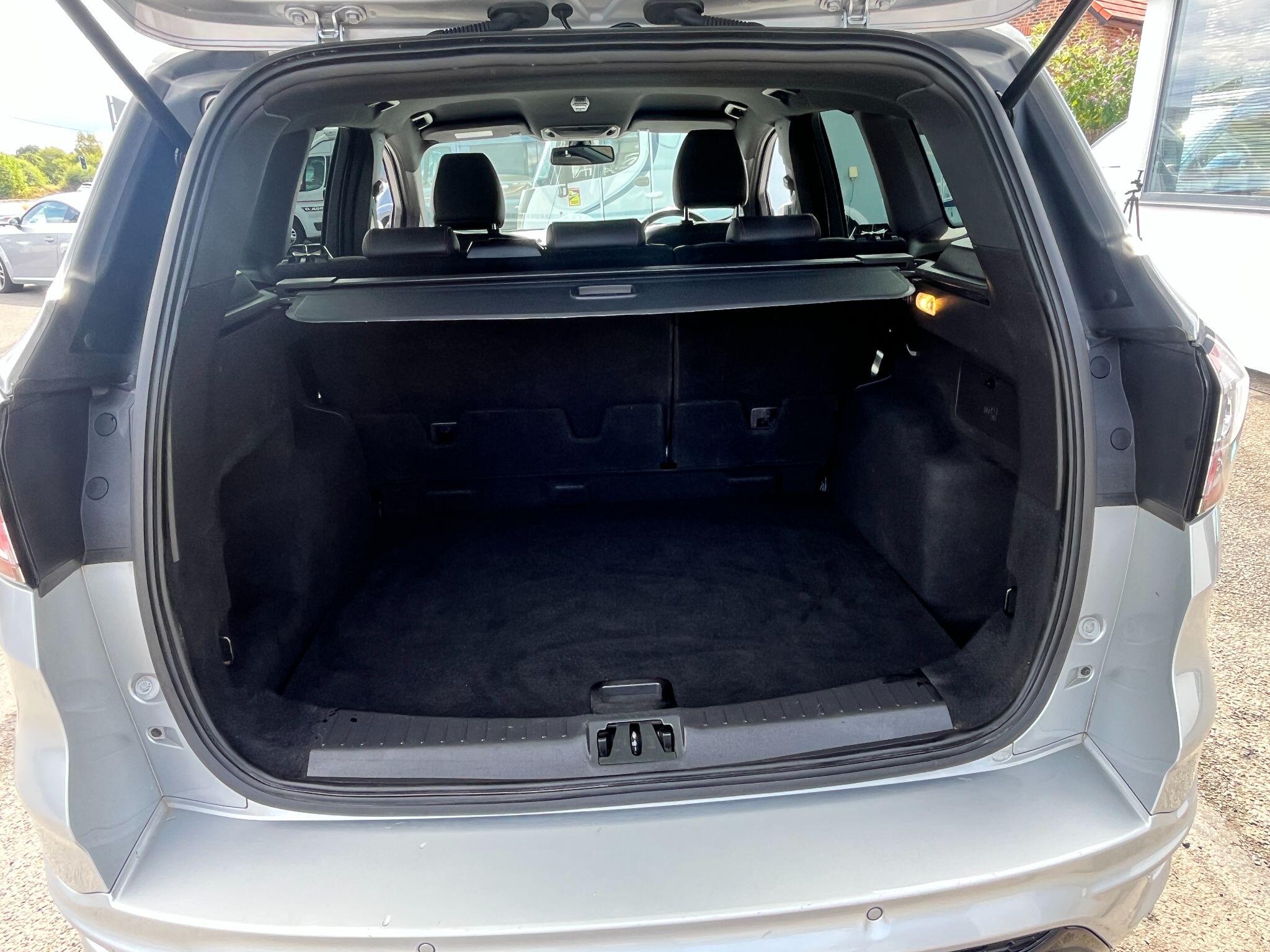 Ford Kuga view 32