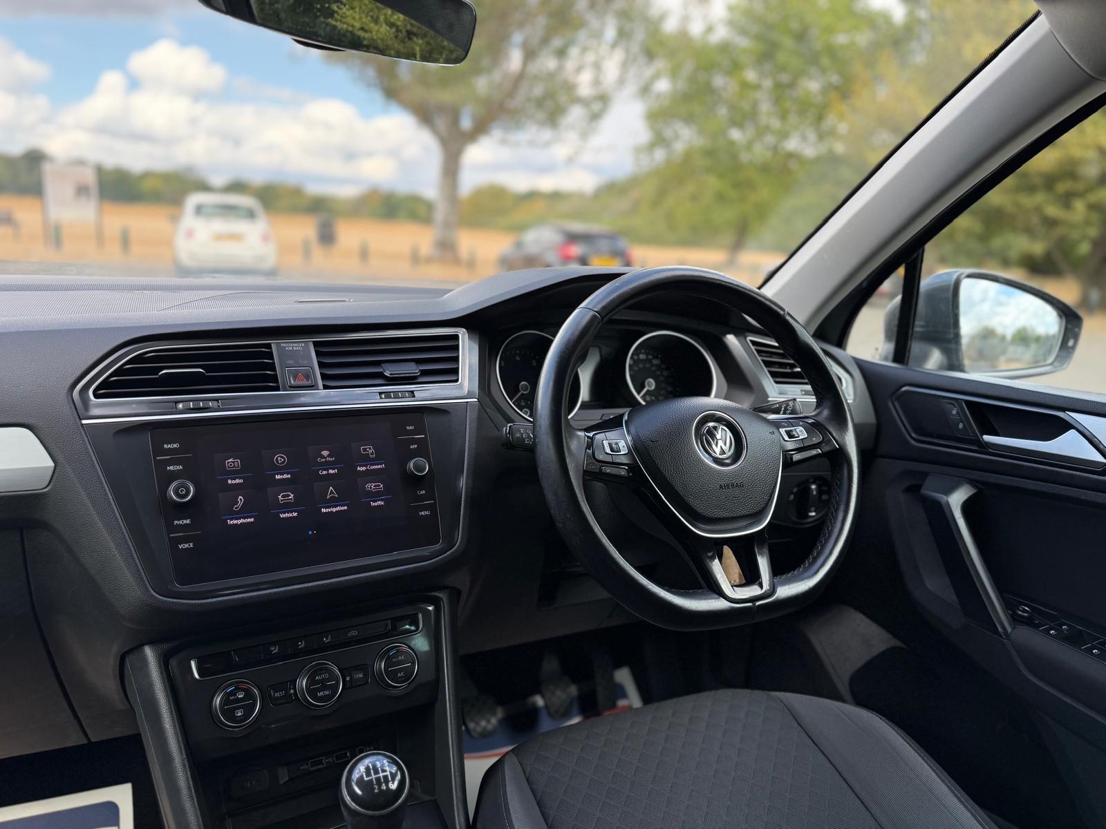 Volkswagen Tiguan view 23