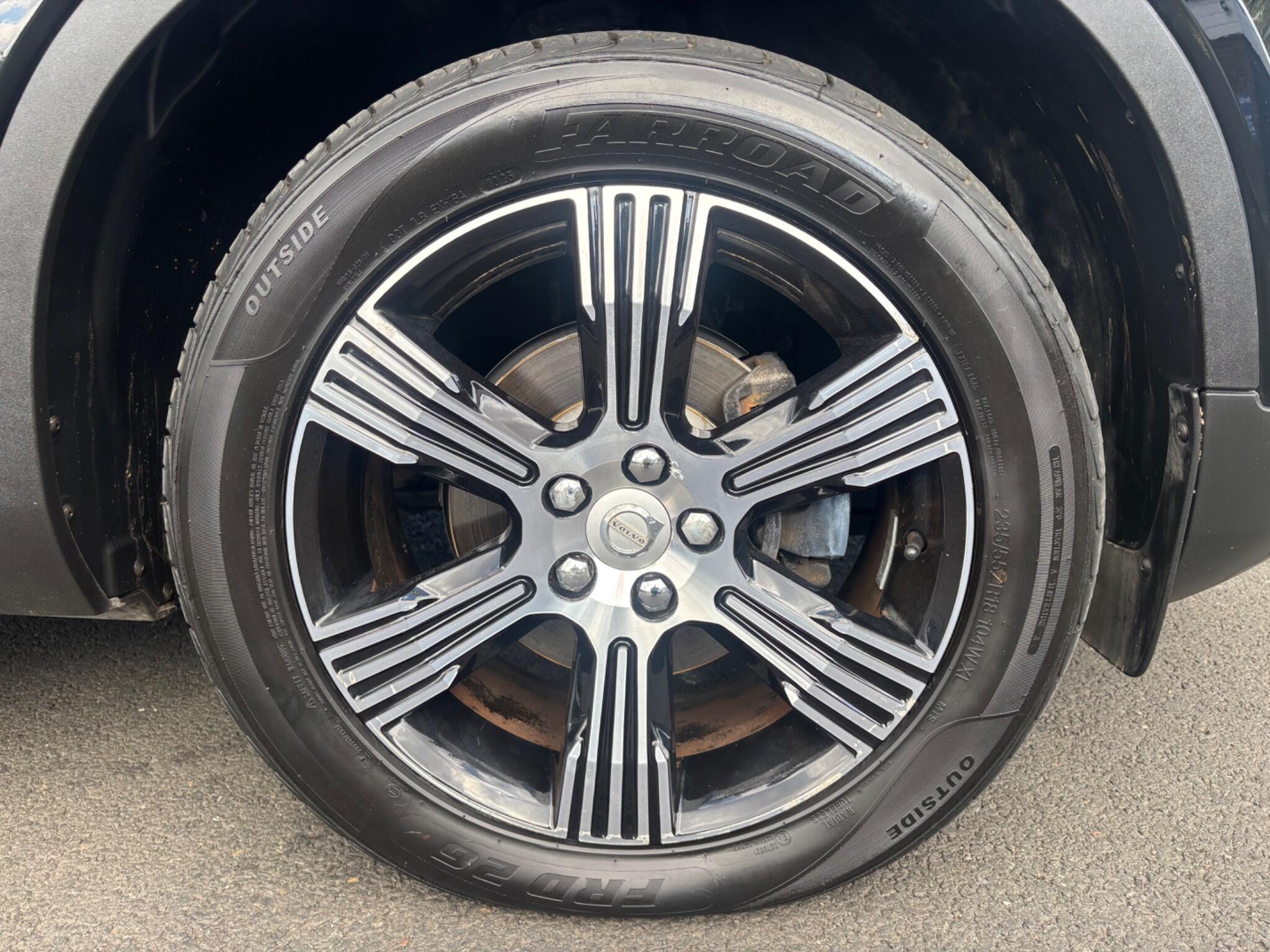 Volvo XC40 view 9