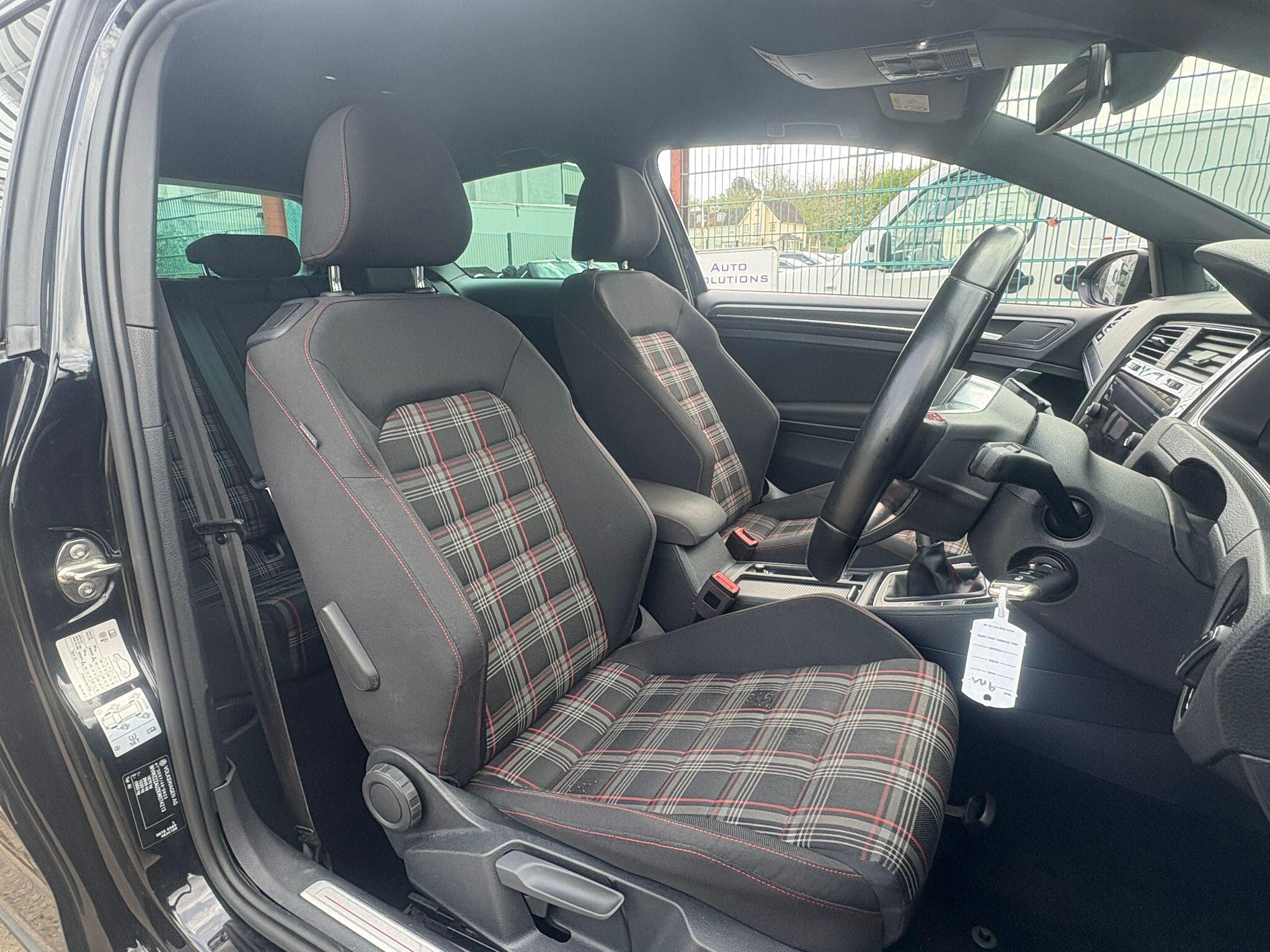 Volkswagen Golf view 16