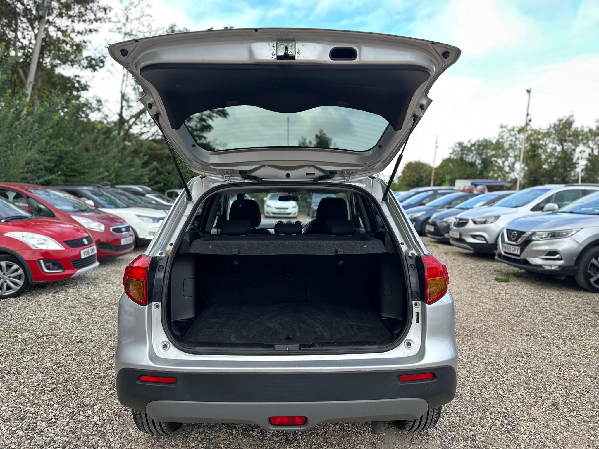 Suzuki Vitara view 19