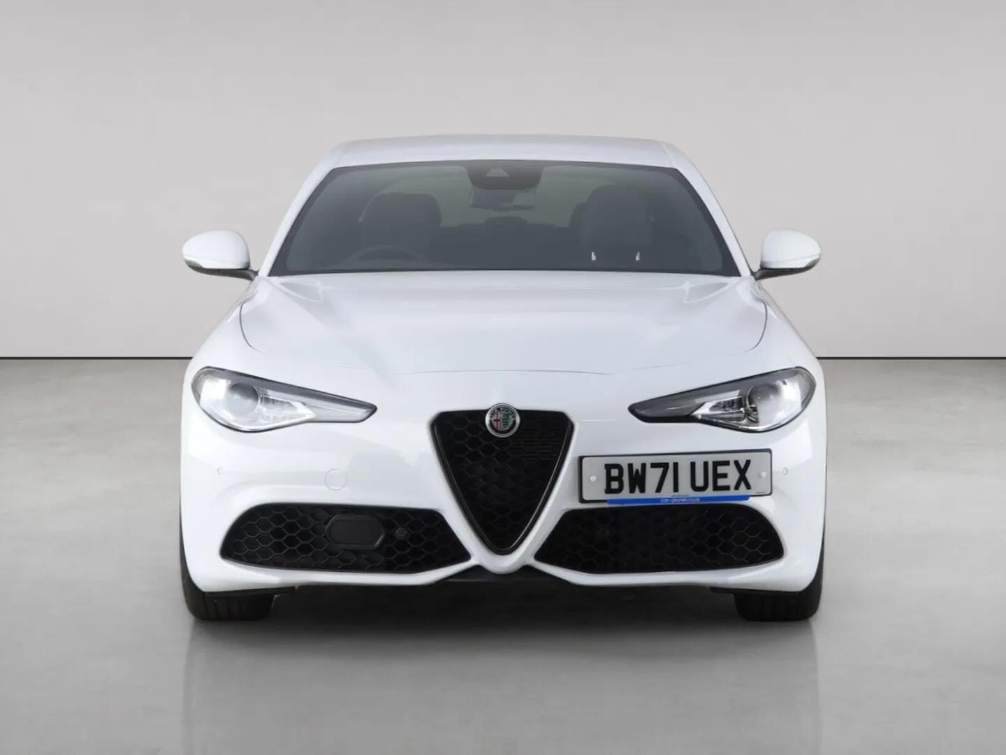 Alfa Romeo Giulia view 5