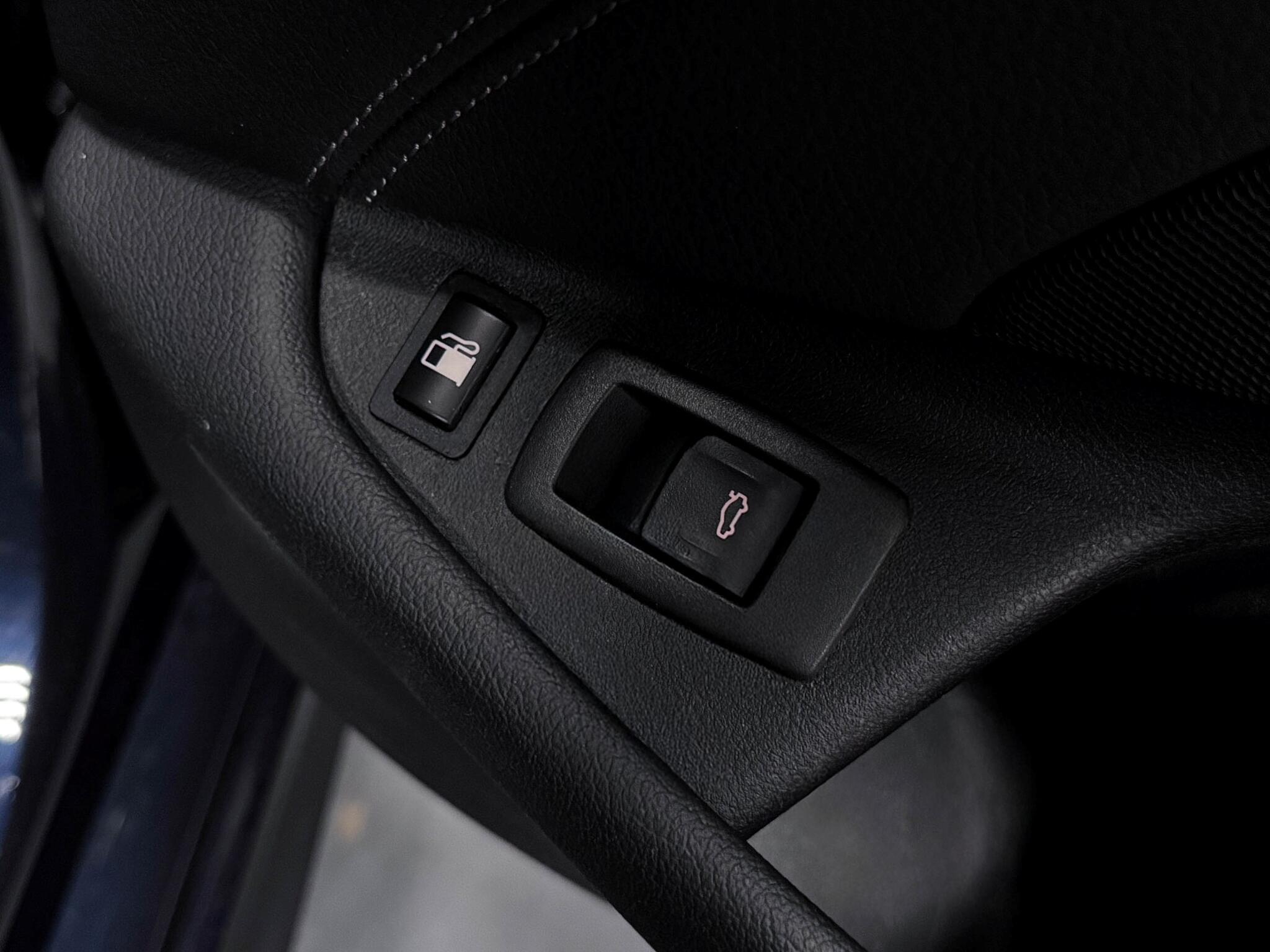 BMW 5 Series view 29