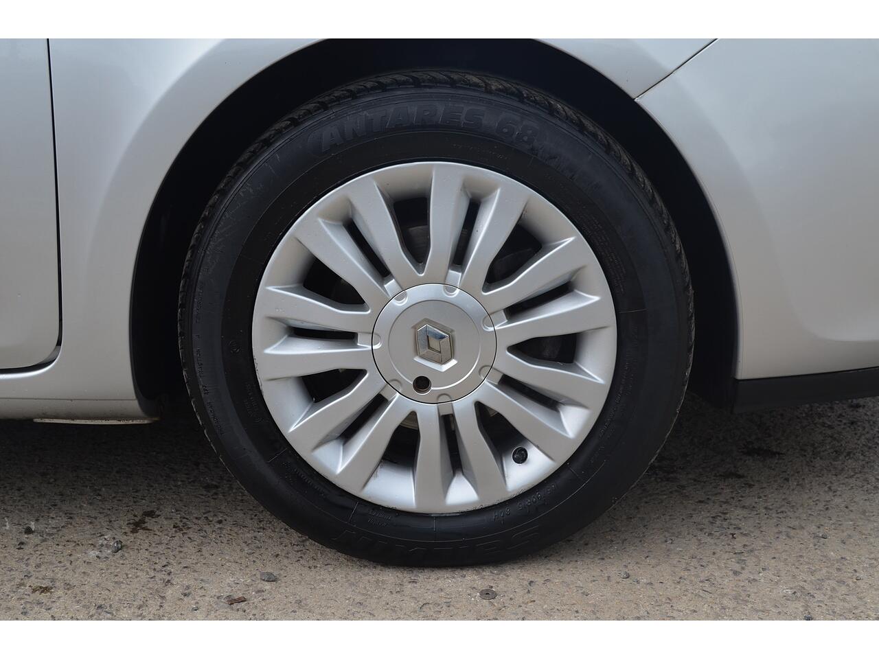 Renault Clio view 20