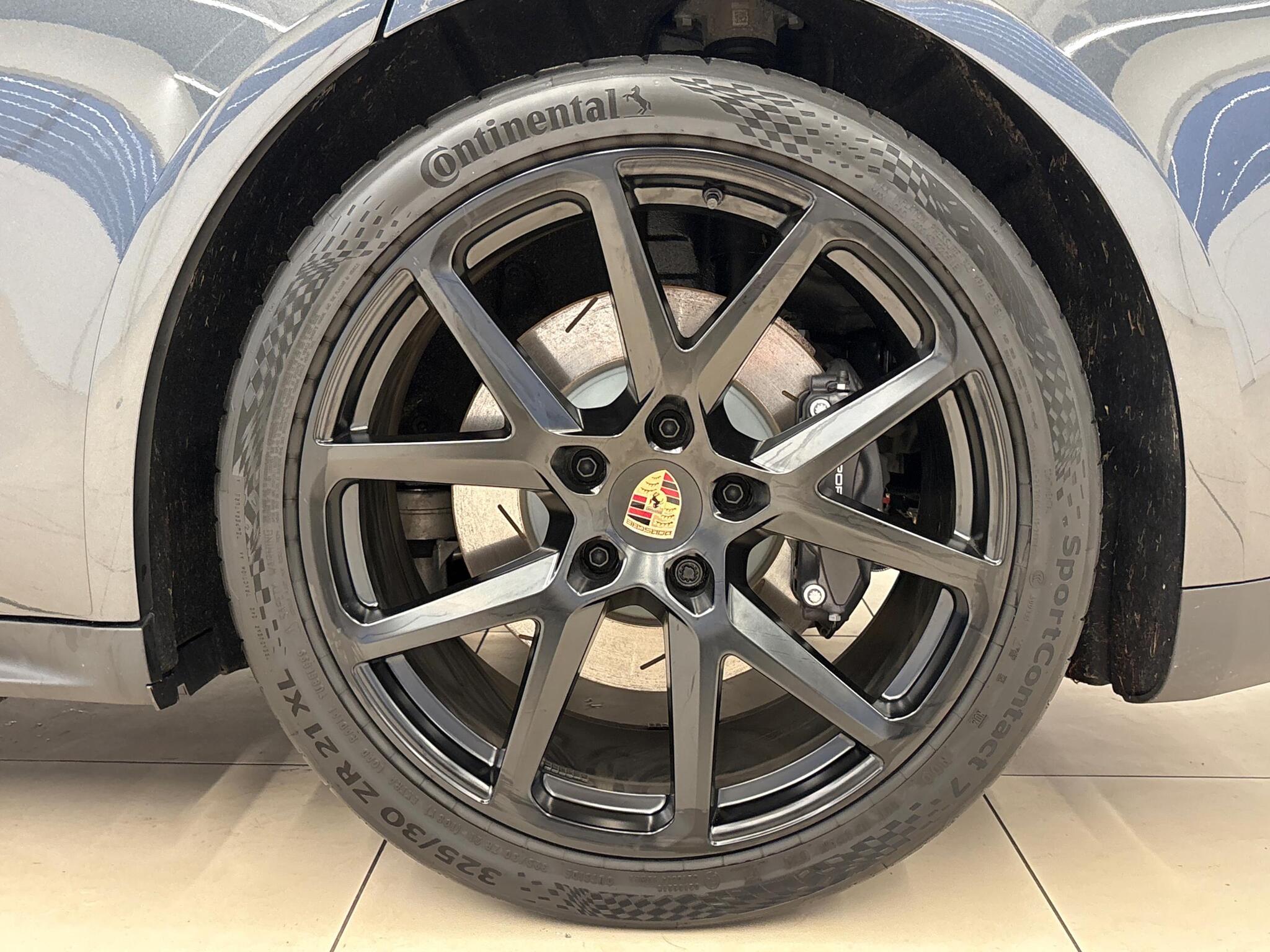 Porsche Panamera view 24