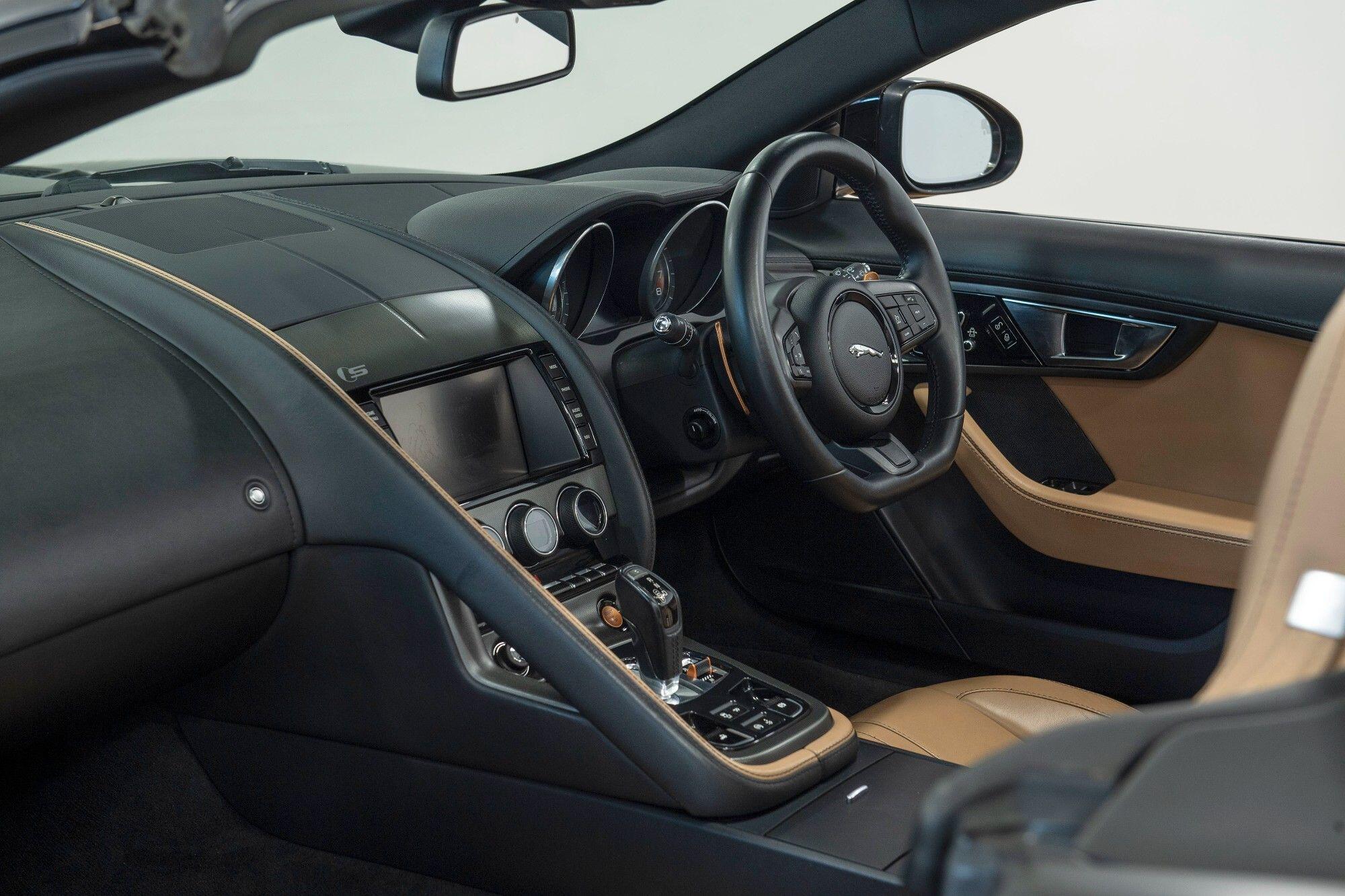 Jaguar F-Type view 32