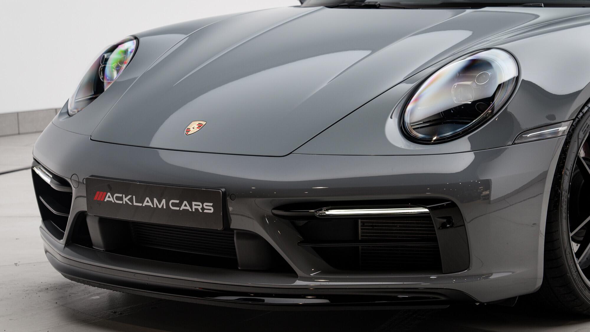 Porsche 911 view 9