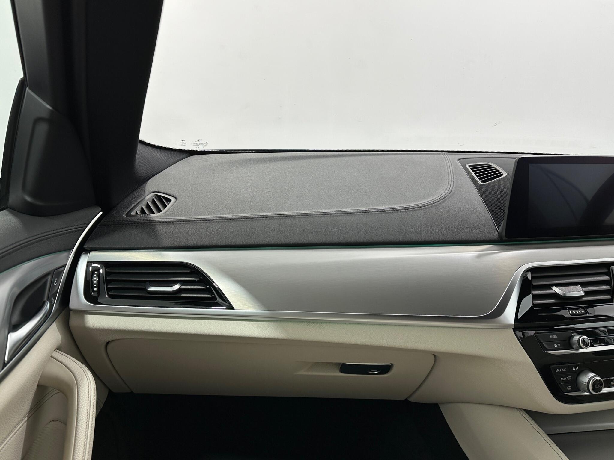 BMW 5 Series view 30